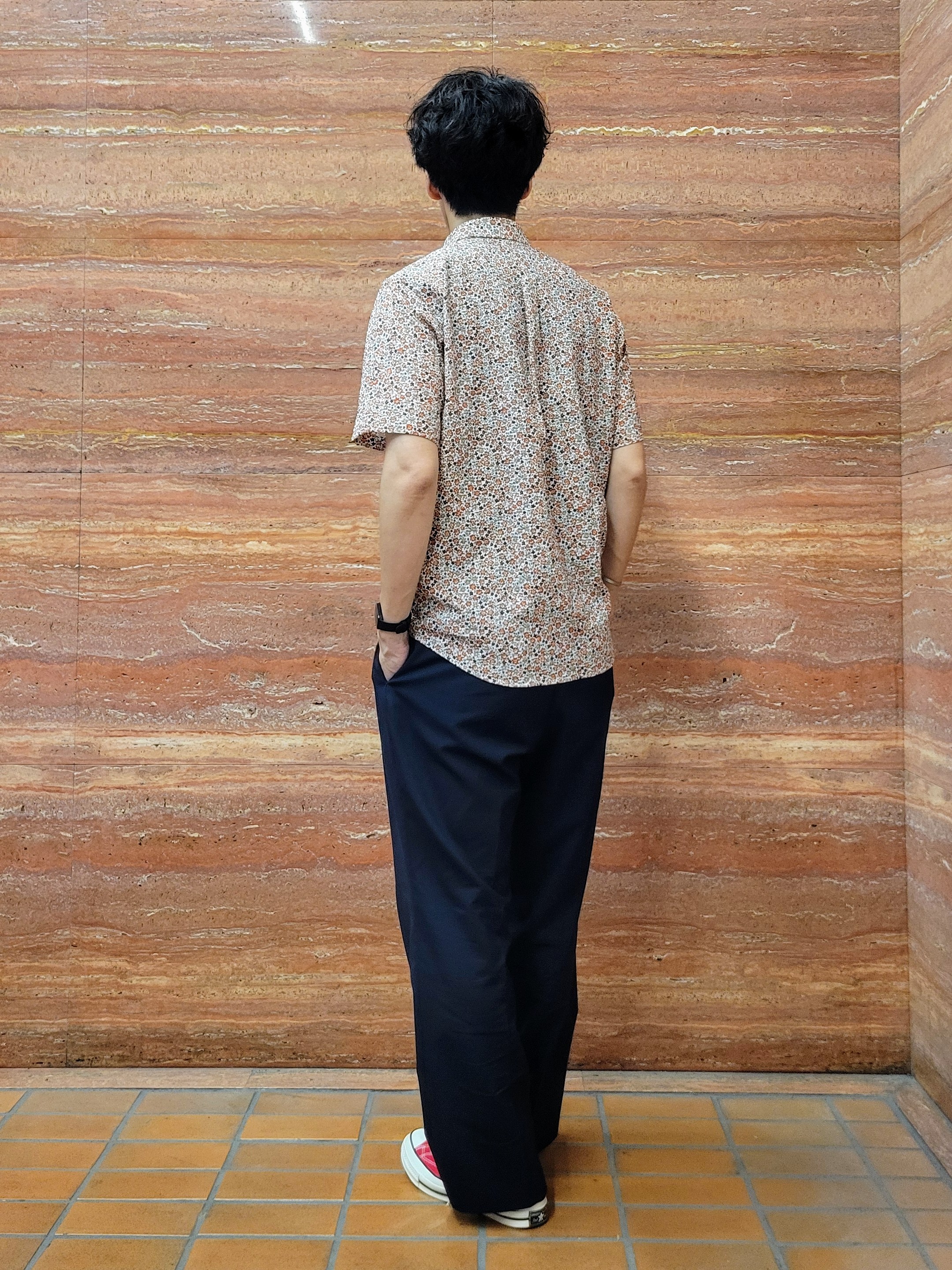 piroyaさんの「TAKEO KIKUCHI｜リップル小花シャツ」を使ったコーディネート