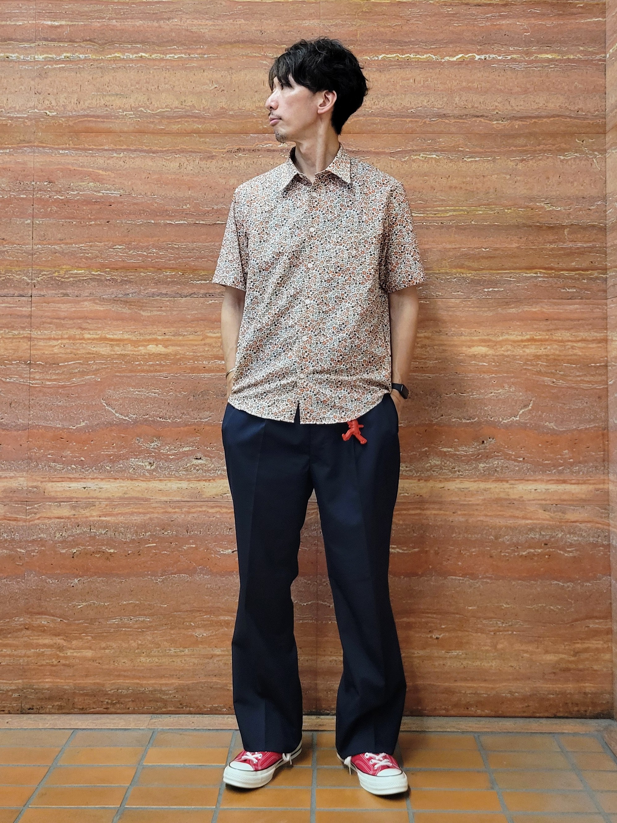 piroyaさんの「TAKEO KIKUCHI｜リップル小花シャツ」を使ったコーディネート