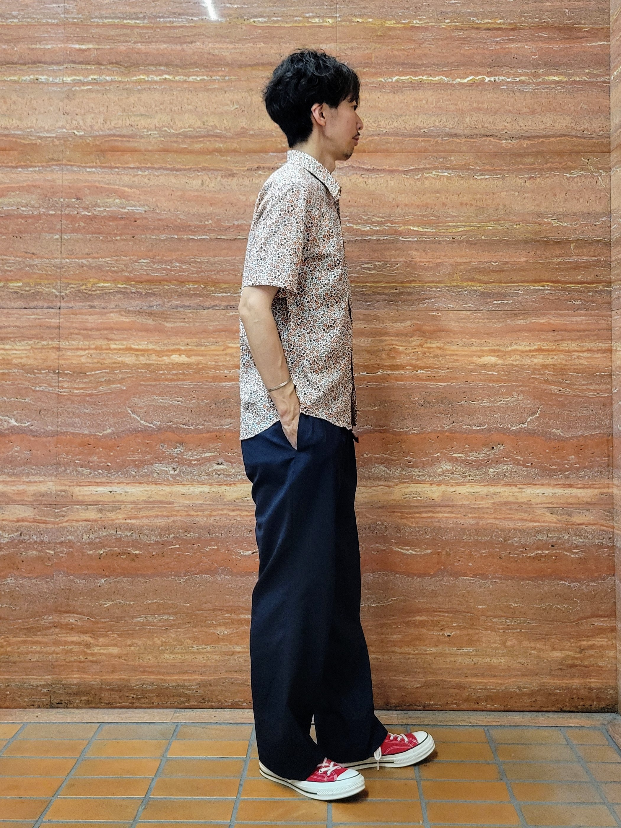 piroyaさんの「TAKEO KIKUCHI｜リップル小花シャツ」を使ったコーディネート
