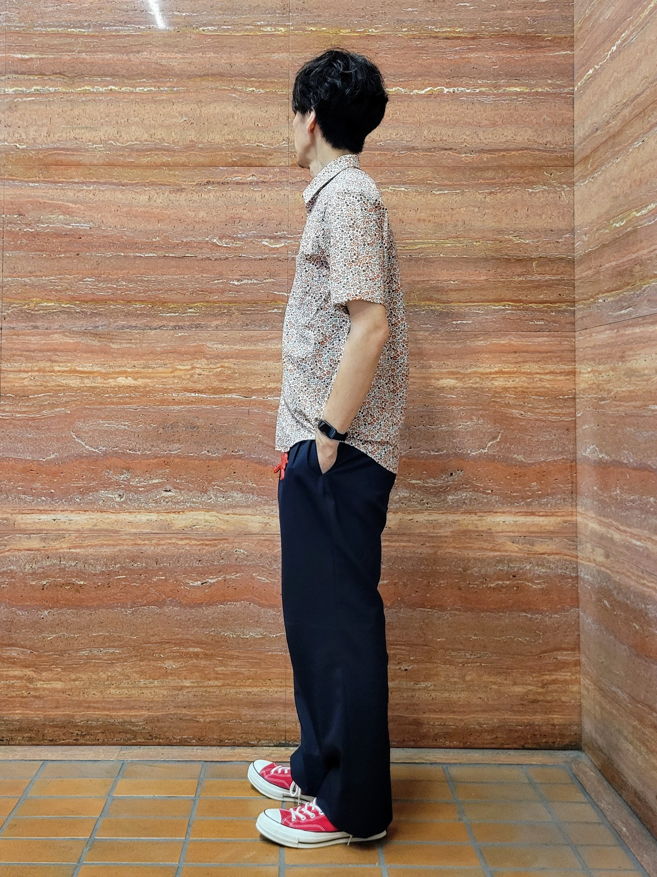 piroyaさんの「TAKEO KIKUCHI｜リップル小花シャツ」を使ったコーディネート