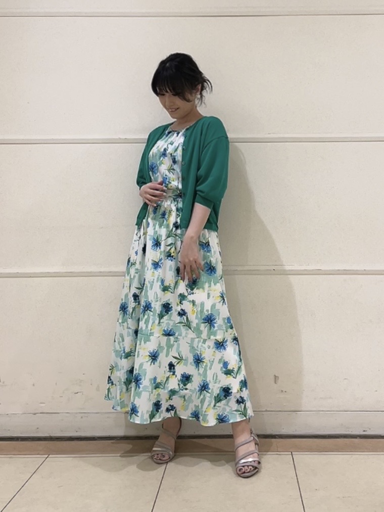 watanabeさんの「UNTITLED｜【洗える/日除け・冷房対策に】ハイゲージクルーネックカーディガン」を使ったコーディネート