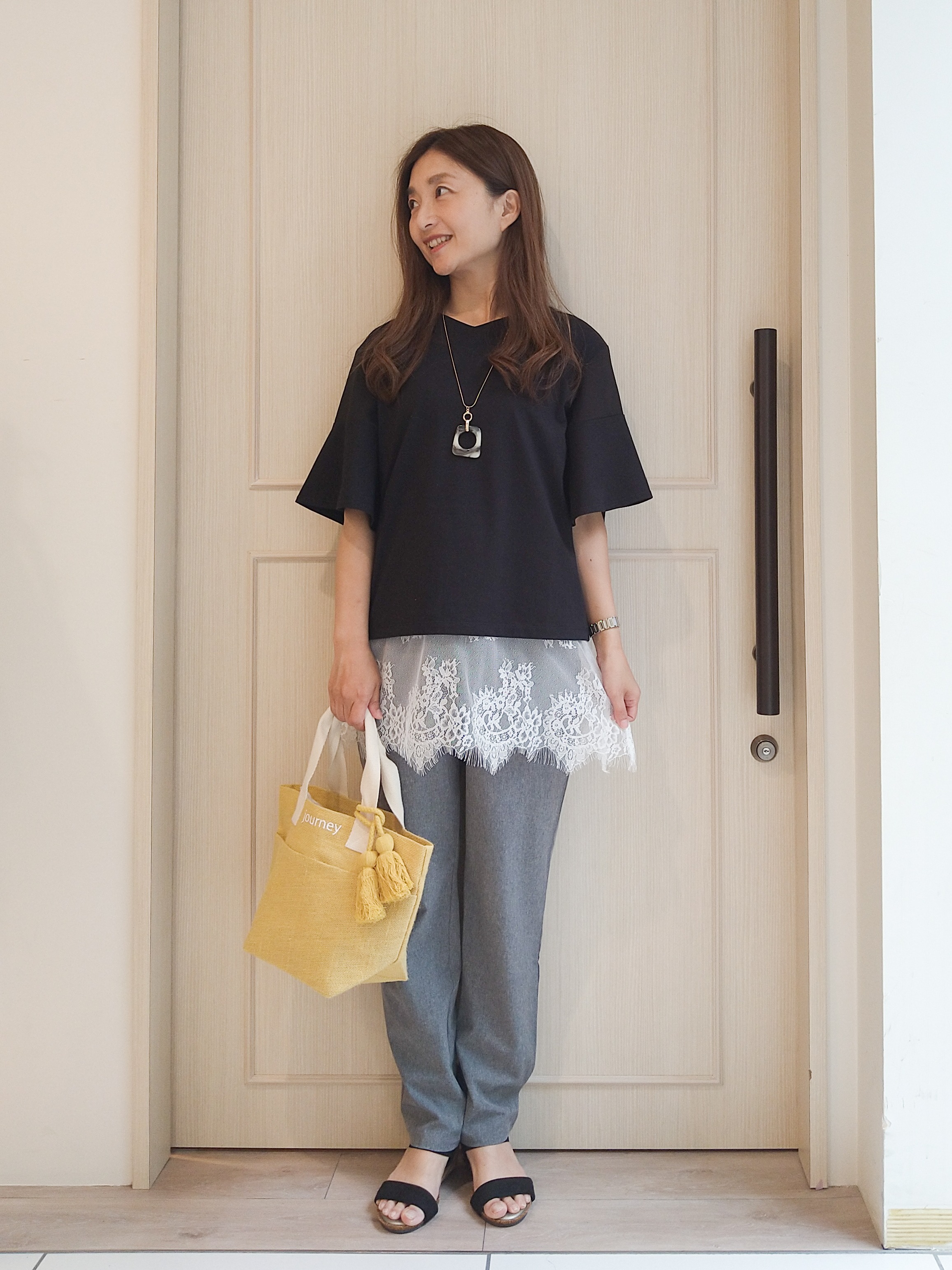 mi-saさんの「SHOO･LA･RUE｜【ひんやり/S-LL/体型カバー】フレアスリーブで二の腕を自然にカバー 浅VネックTシャツ」を使ったコーディネート