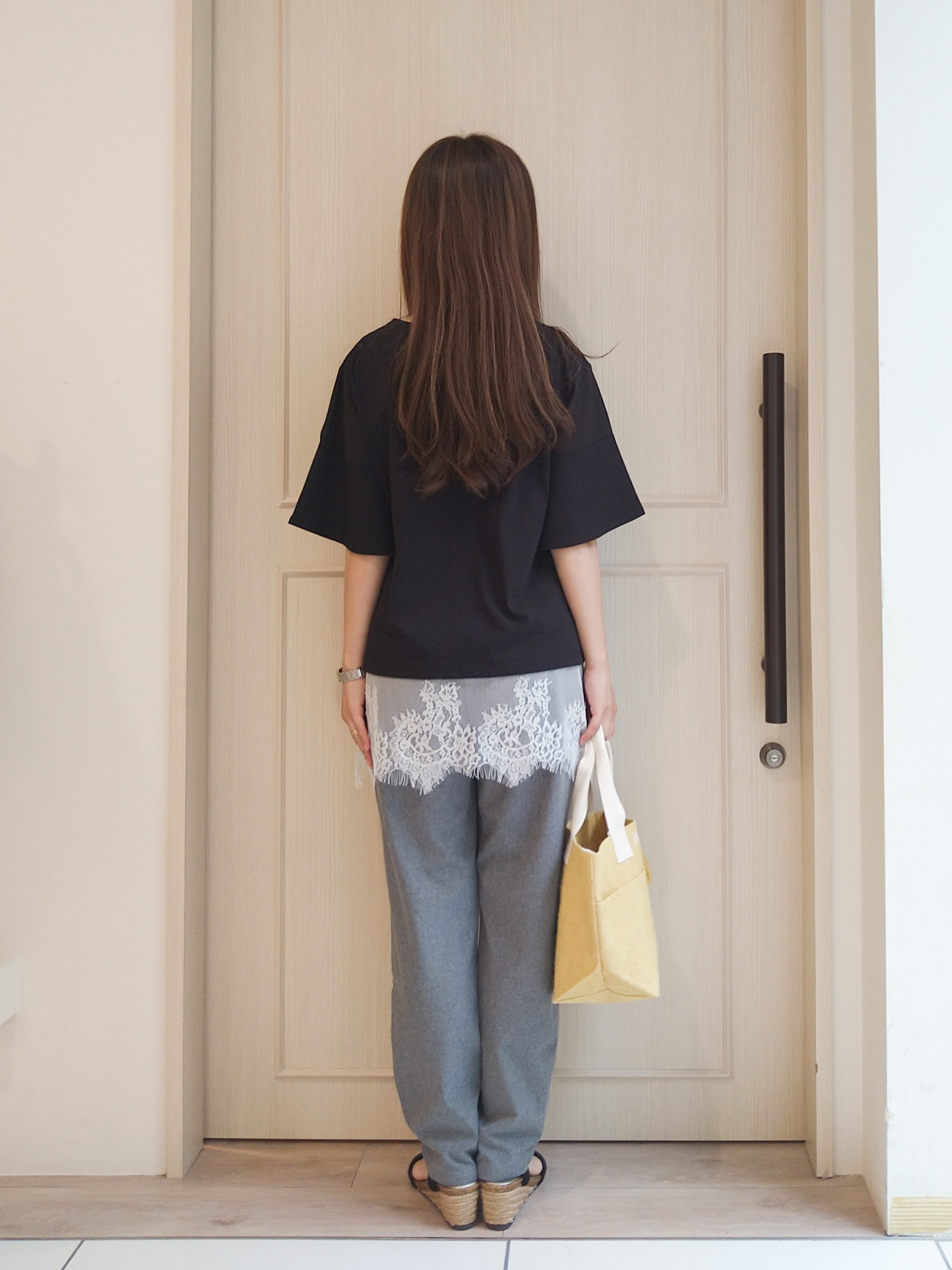 mi-saさんの「SHOO･LA･RUE｜【ひんやり/S-LL/体型カバー】フレアスリーブで二の腕を自然にカバー 浅VネックTシャツ」を使ったコーディネート