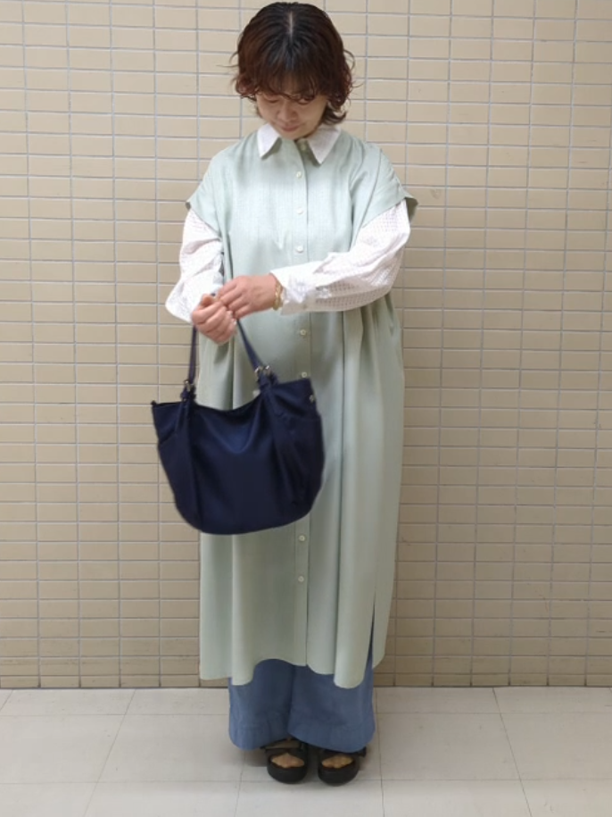 ハム太郎さんの「Reflect｜すっきり見えバンドカラーシャツワンピース」を使ったコーディネート