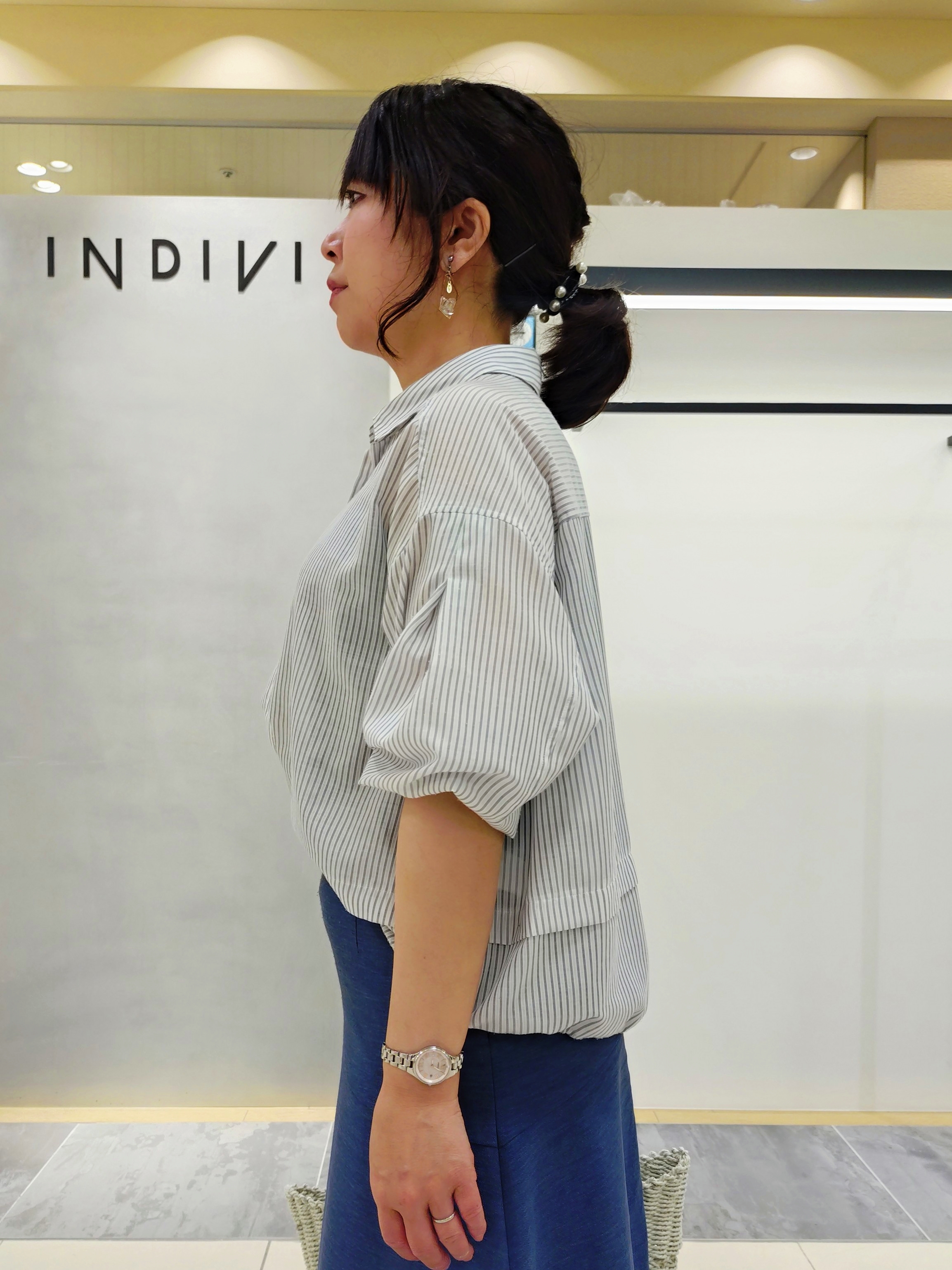 TOMOMIさんの「INDIVI｜【洗える／UVケア／すっきり見え】ナローフレアスカート」を使ったコーディネート