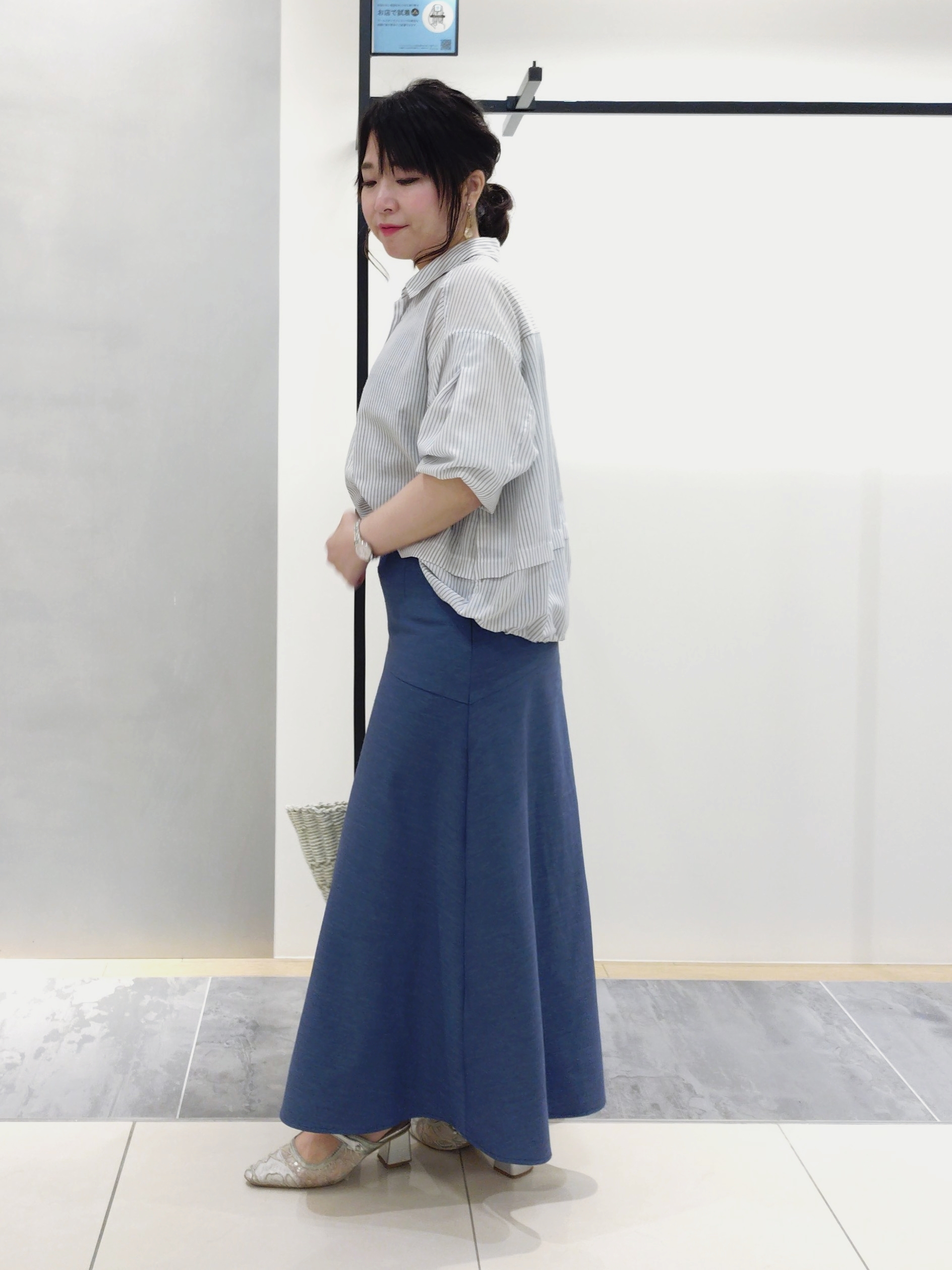 TOMOMIさんの「INDIVI｜【洗える／UVケア／すっきり見え】ナローフレアスカート」を使ったコーディネート