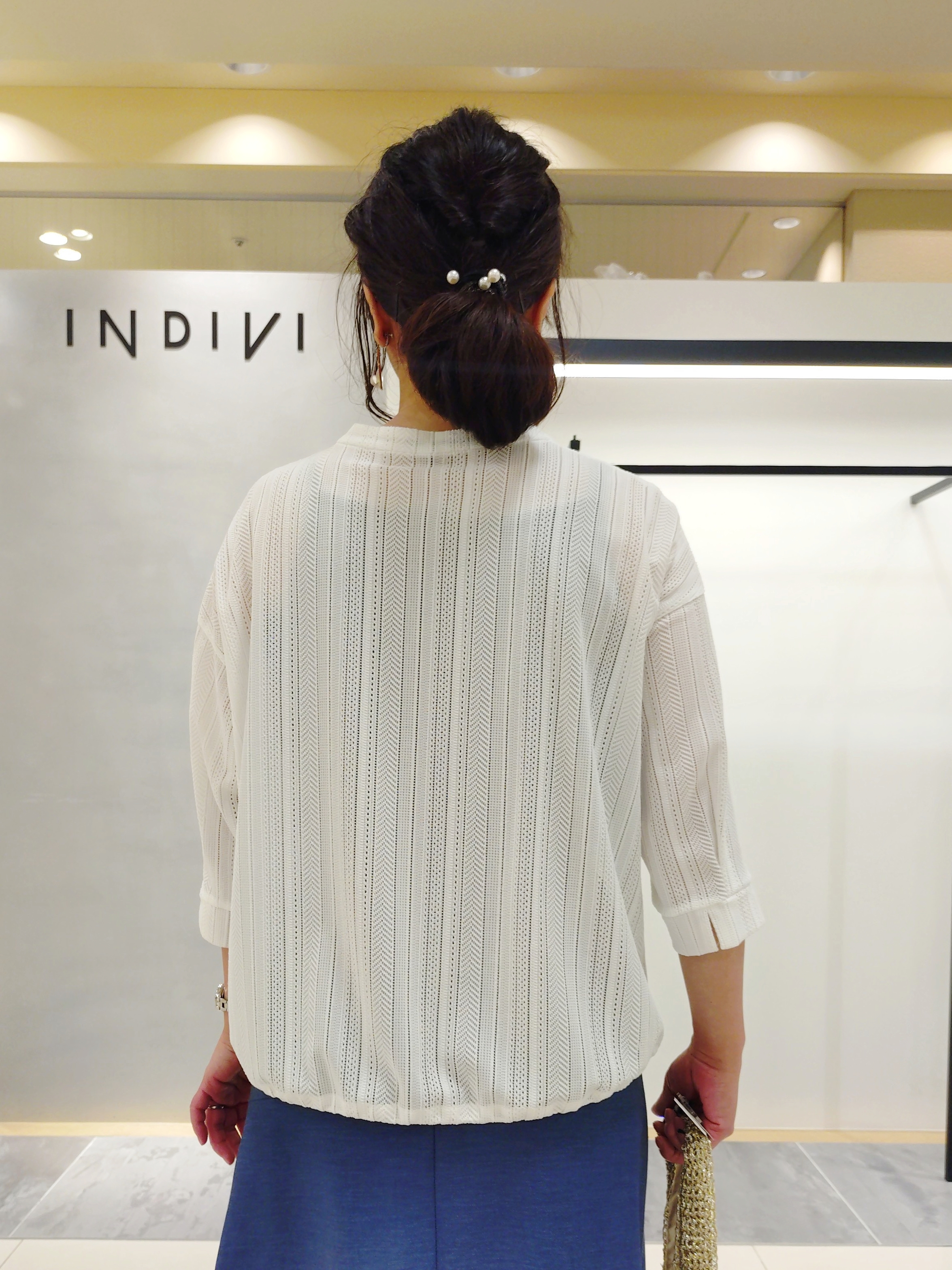 TOMOMIさんの「INDIVI｜【さらっと素材／洗える】キカレースブラウス」を使ったコーディネート