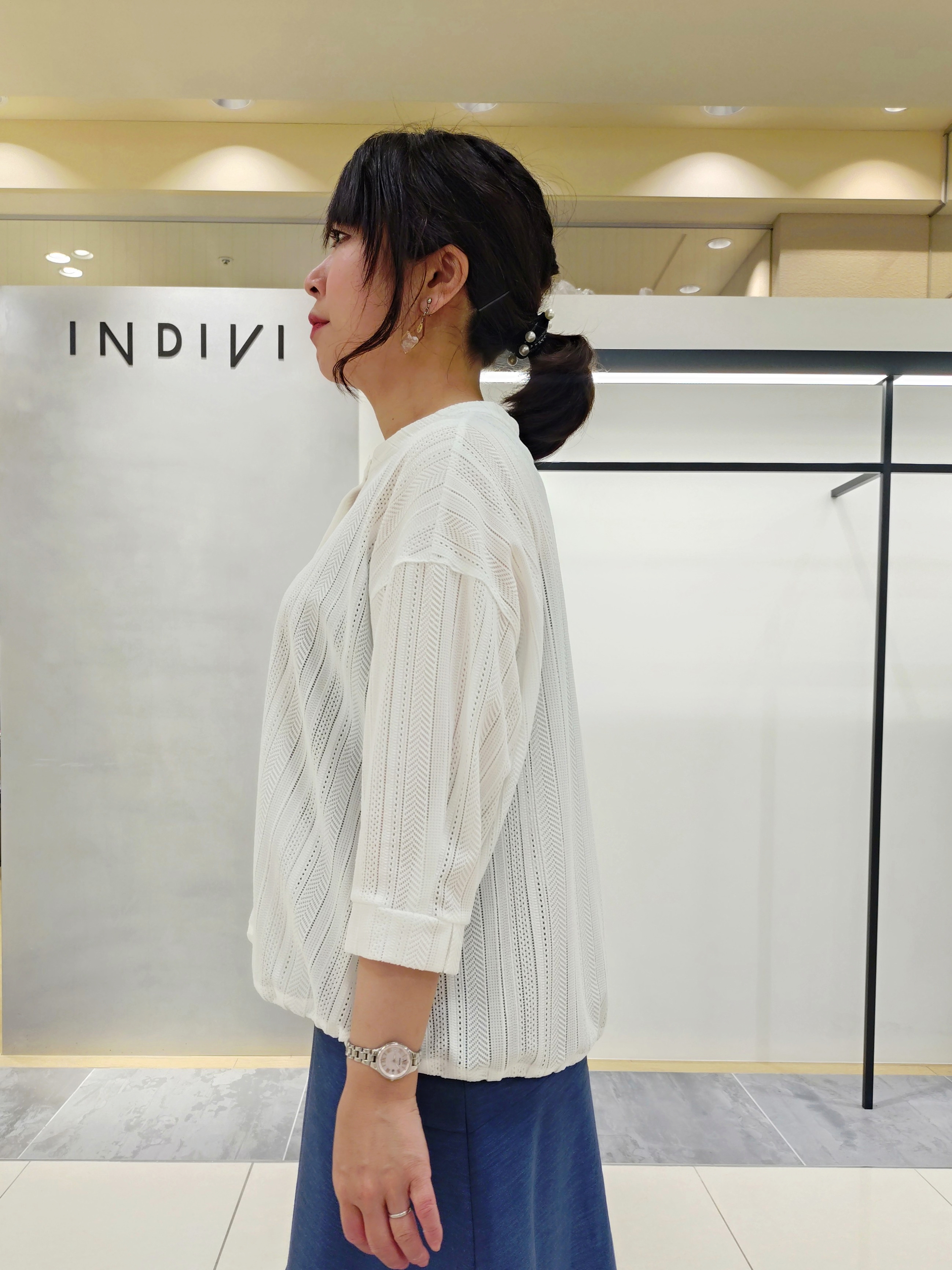 TOMOMIさんの「INDIVI｜【さらっと素材／洗える】キカレースブラウス」を使ったコーディネート