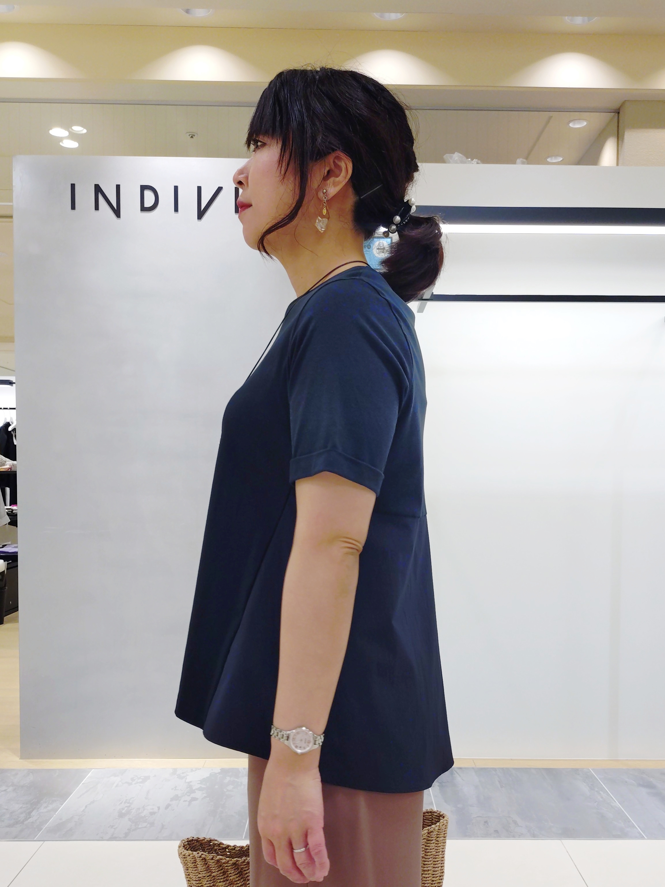 TOMOMIさんの「INDIVI｜【さらに軽く軽快！／着る日傘】イージーワイドパンツ」を使ったコーディネート