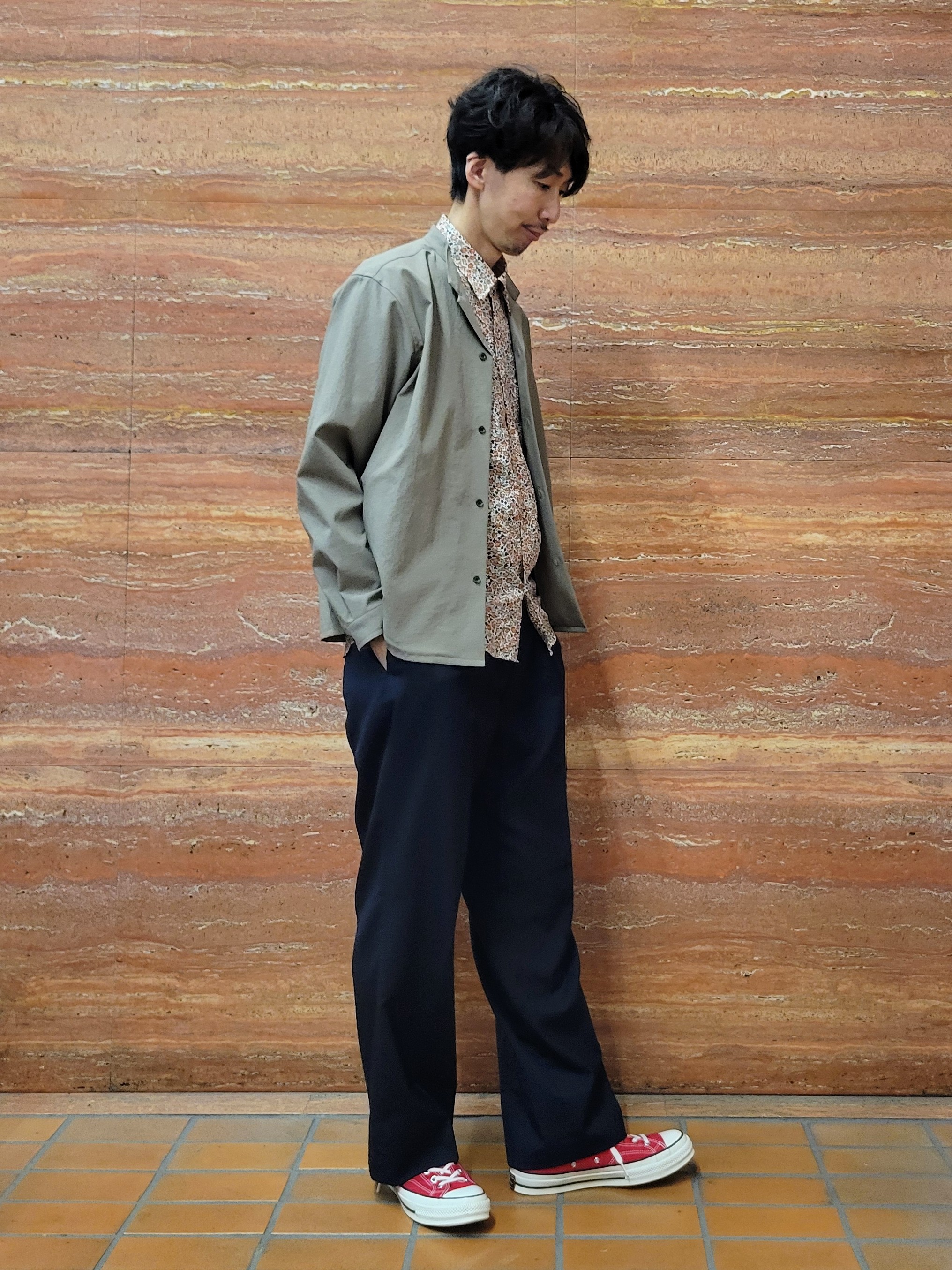 piroyaさんの「TAKEO KIKUCHI｜【撥水・洗える・シワになりにくい】 リランチェ（R） シャツ」を使ったコーディネート