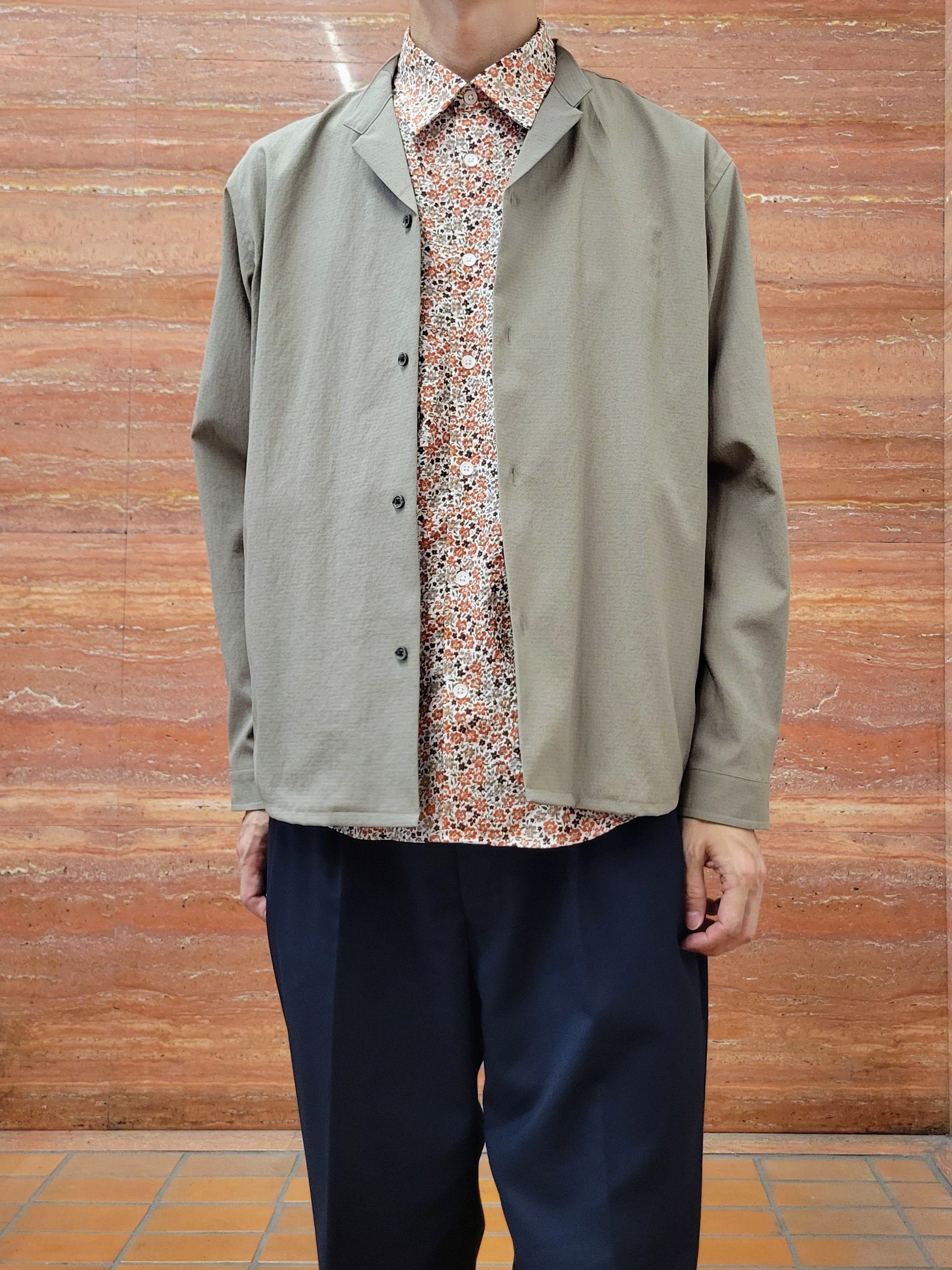 piroyaさんの「TAKEO KIKUCHI｜【撥水・洗える・シワになりにくい】 リランチェ（R） シャツ」を使ったコーディネート