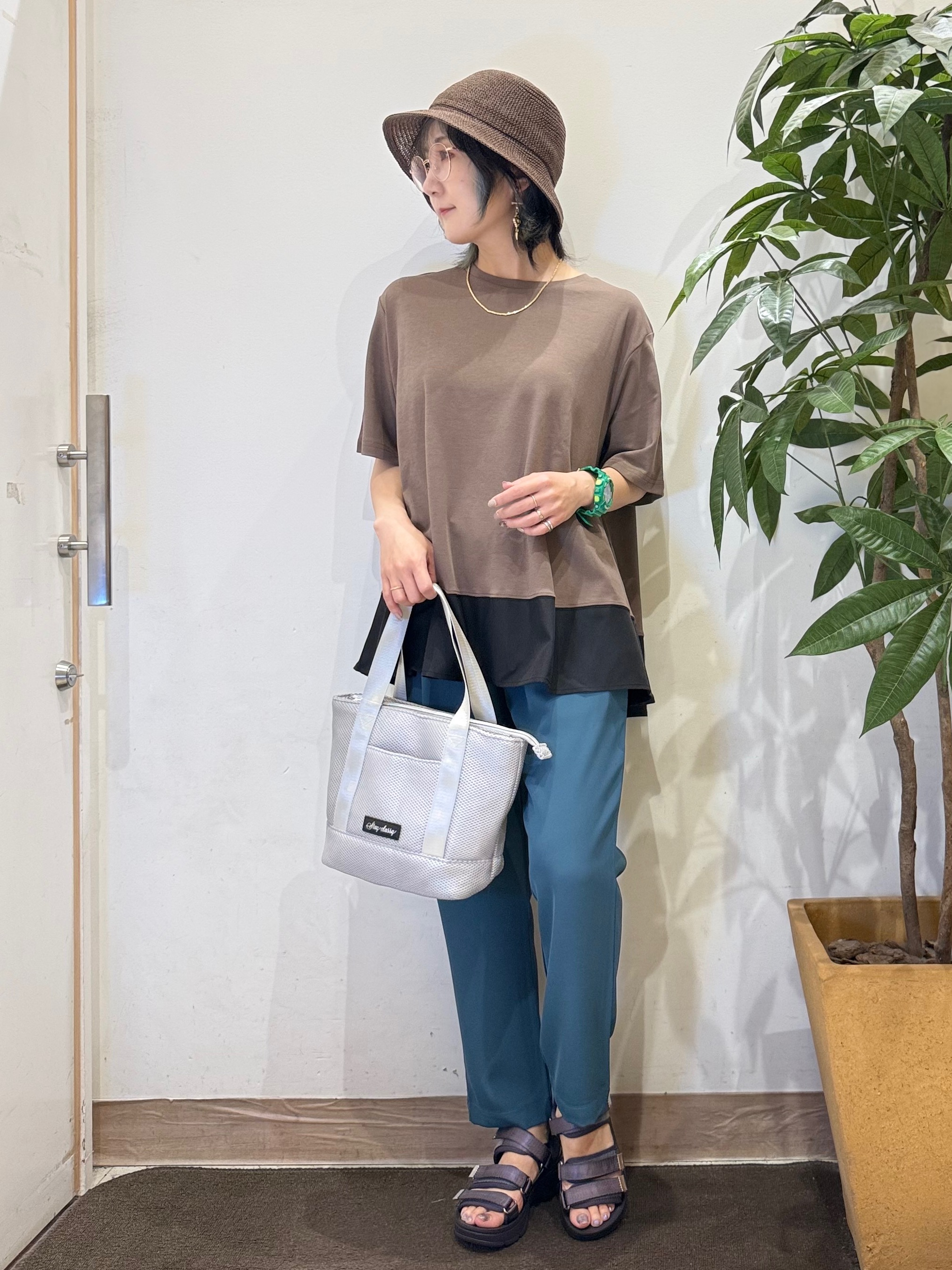 misakiさんの「SHOO･LA･RUE｜【ひんやり/UV/抗菌防臭】体型カバーも叶う 裾切り替えAライントップス」を使ったコーディネート