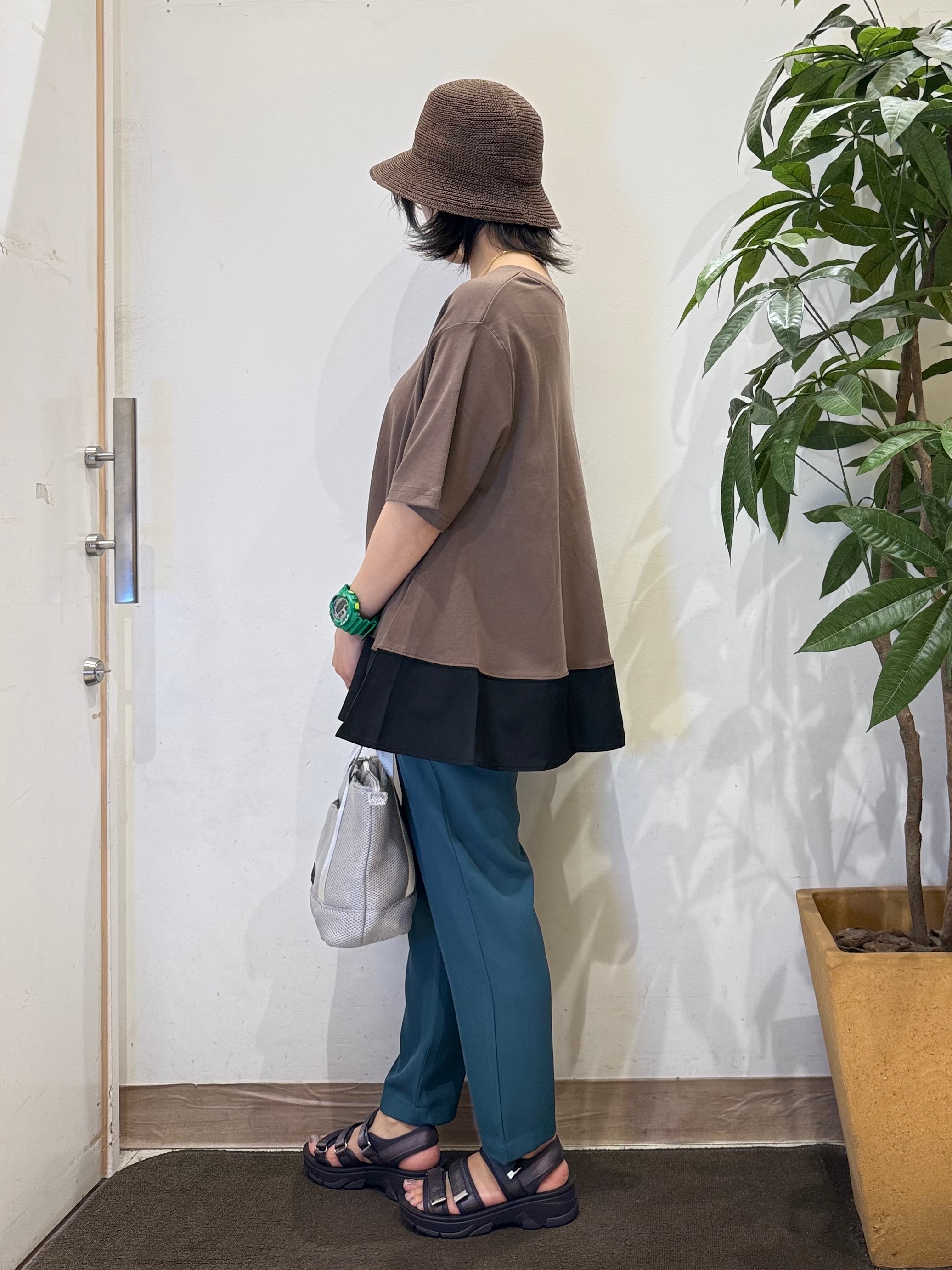 misakiさんの「SHOO･LA･RUE｜【ひんやり/UV/抗菌防臭】体型カバーも叶う 裾切り替えAライントップス」を使ったコーディネート