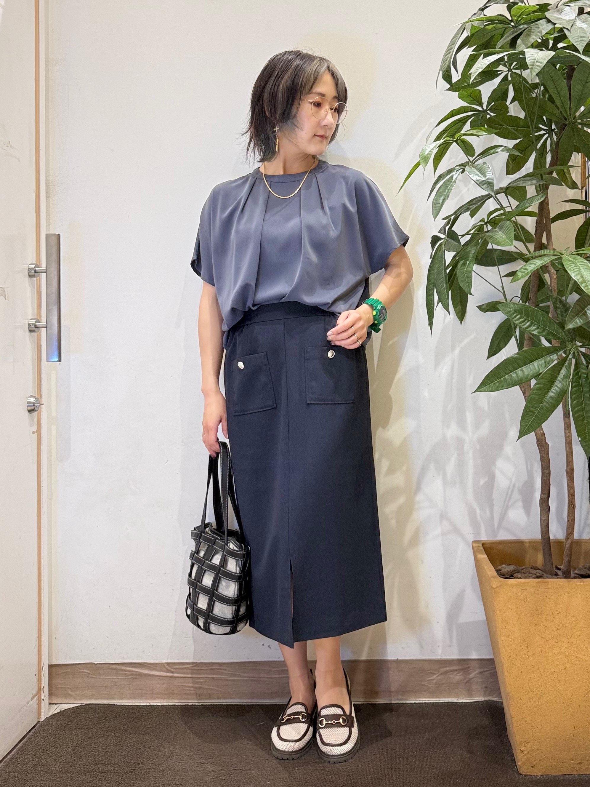 misakiさんの「SHOO･LA･RUE｜【ひんやり/UV/通勤】洗濯後しわになりにくい 上品配色ブラウス」を使ったコーディネート