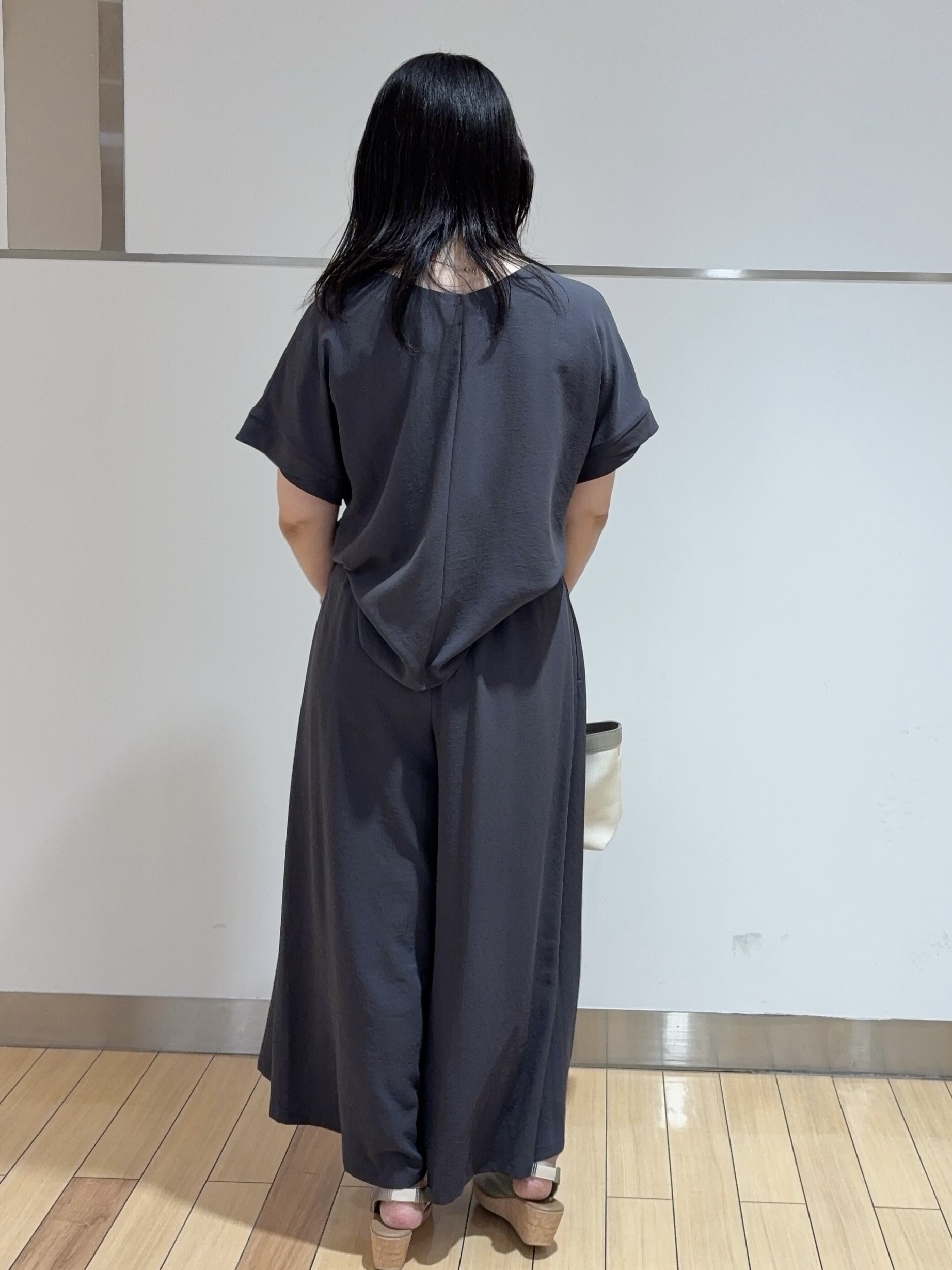 misaさんの「UNTITLED｜【前後2WAY/はっ水/セットアップ可】リラクシーフレンチスリーブブラウス」を使ったコーディネート