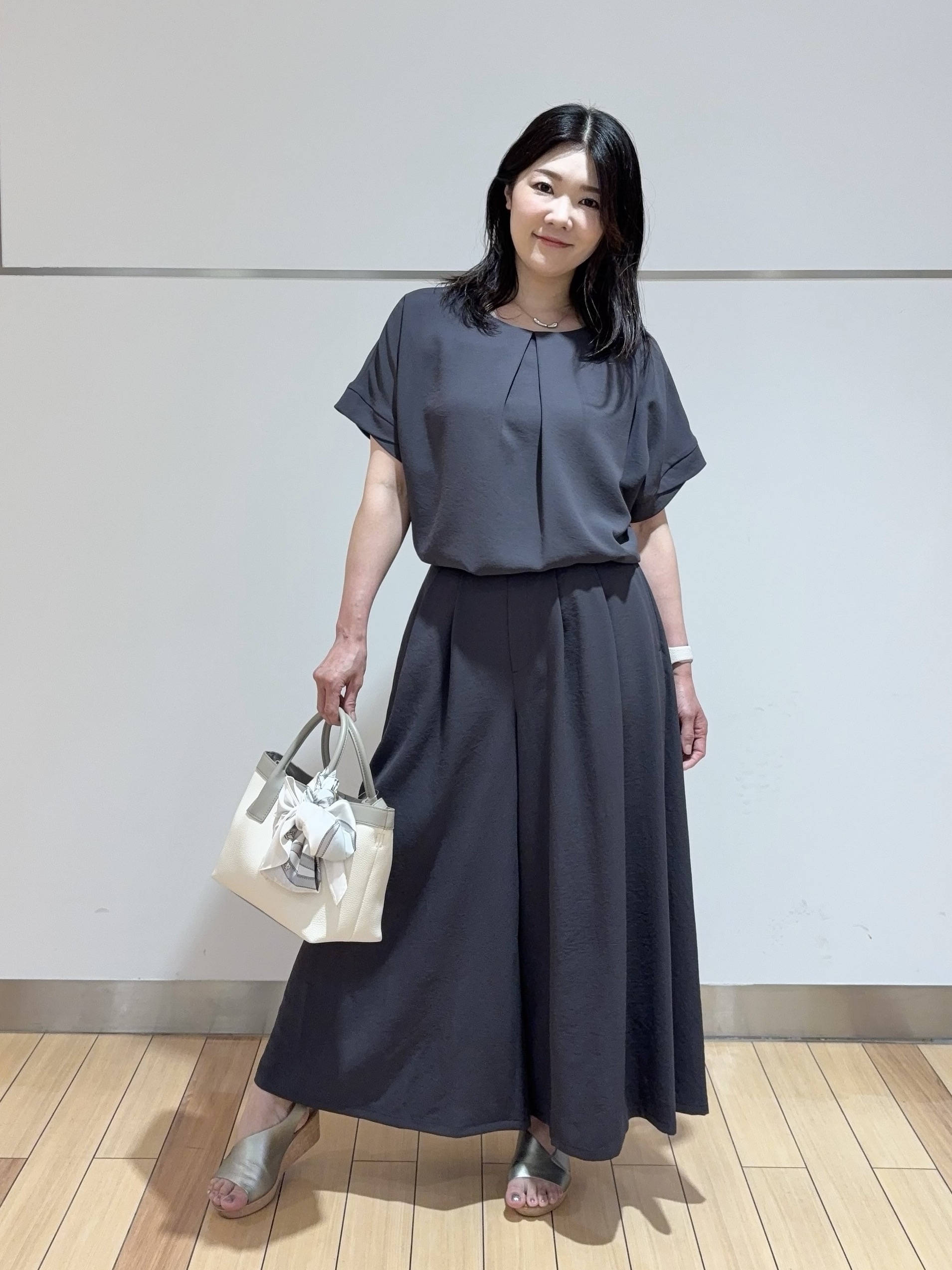 misaさんの「UNTITLED｜【前後2WAY/はっ水/セットアップ可】リラクシーフレンチスリーブブラウス」を使ったコーディネート