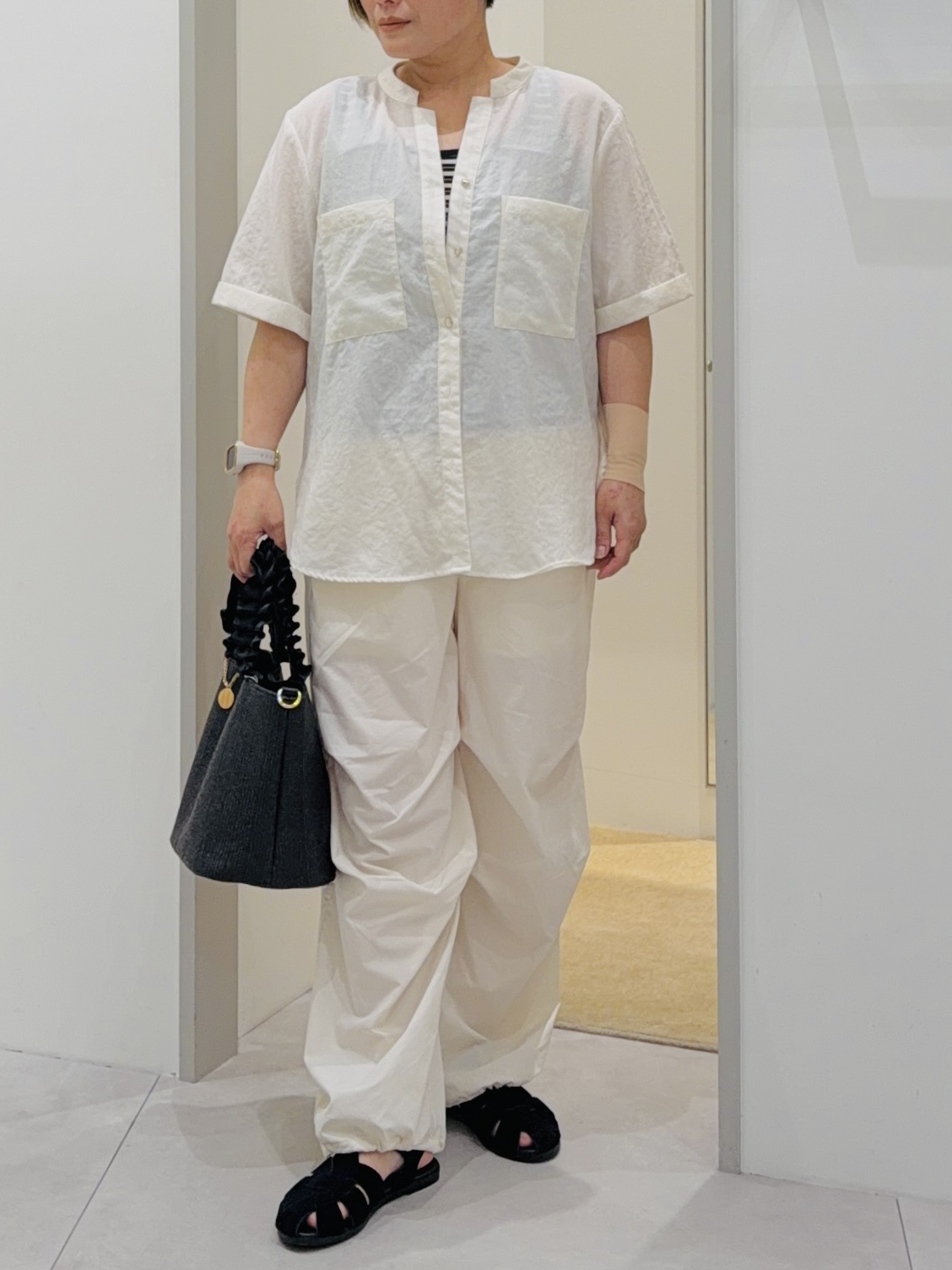 タナさんの「THE SHOP TK｜【M-XL/刻みネックですっきり見え】Wポケット金ボタン 5分袖シャツ」を使ったコーディネート