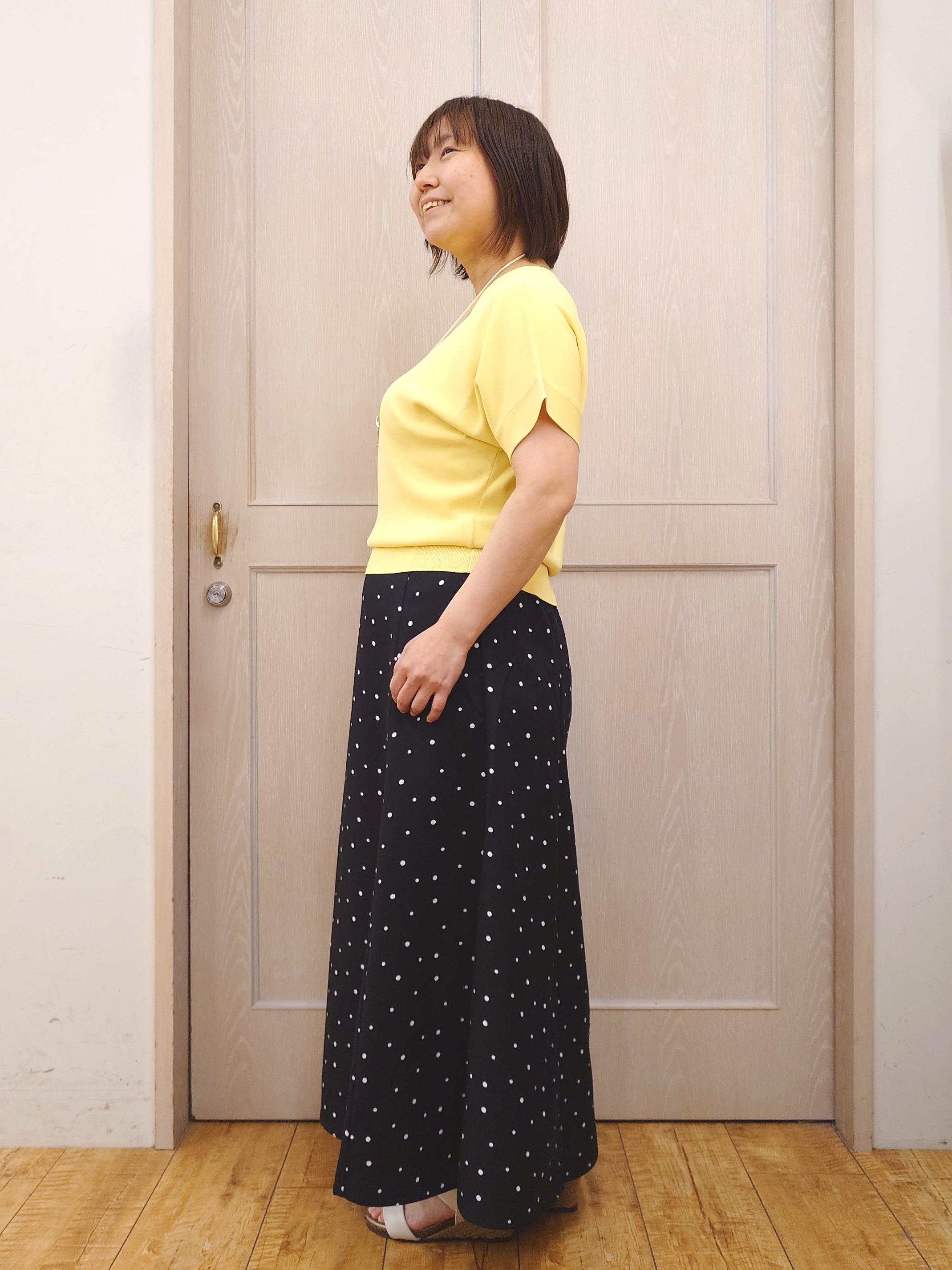 とろろさんの「SHOO･LA･RUE｜【毎日洗える/ひんやり/UV/S-LL】二の腕隠れる さらっとドルマン半袖ニット」を使ったコーディネート