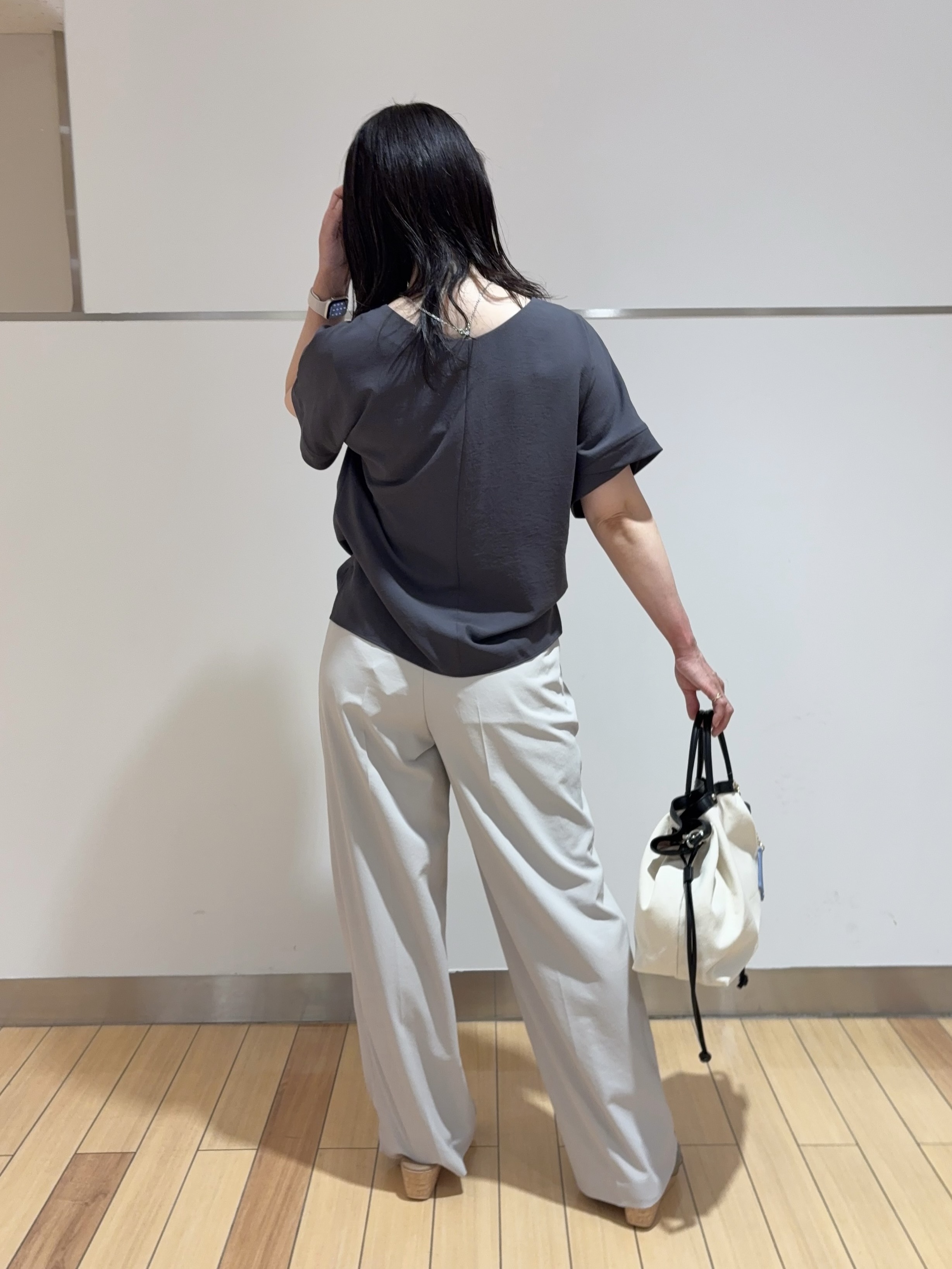 misaさんの「UNTITLED｜【前後2WAY/はっ水/セットアップ可】リラクシーフレンチスリーブブラウス」を使ったコーディネート