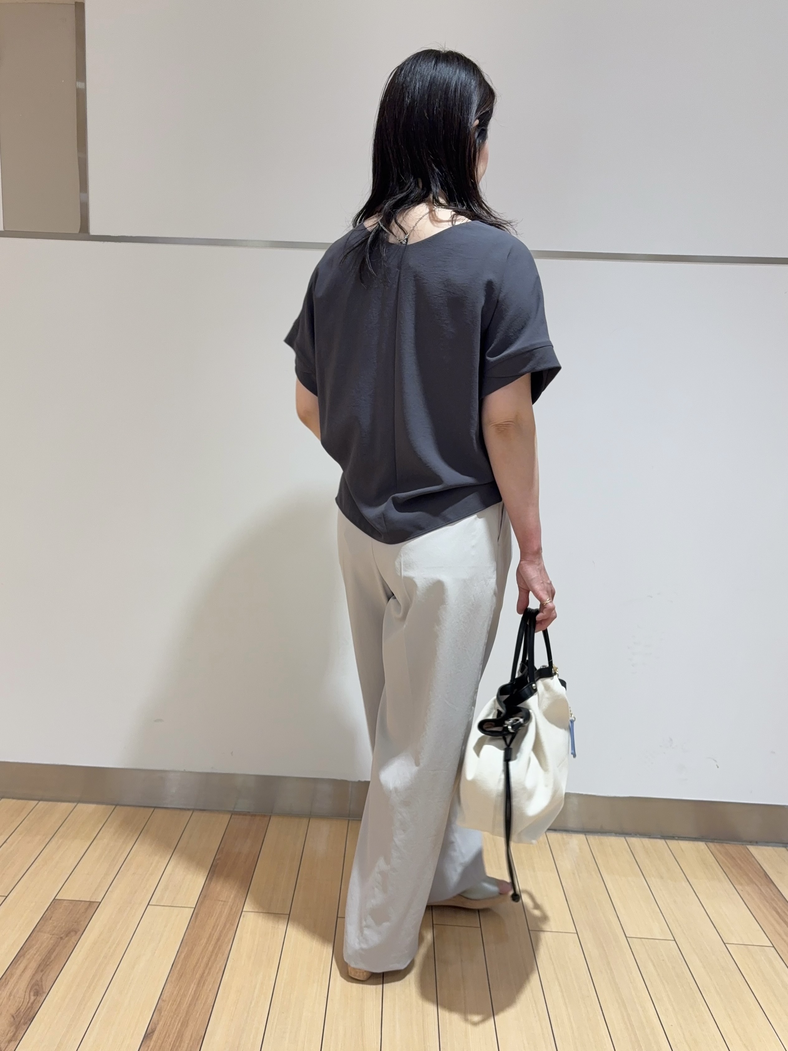 misaさんの「UNTITLED｜【前後2WAY/はっ水/セットアップ可】リラクシーフレンチスリーブブラウス」を使ったコーディネート