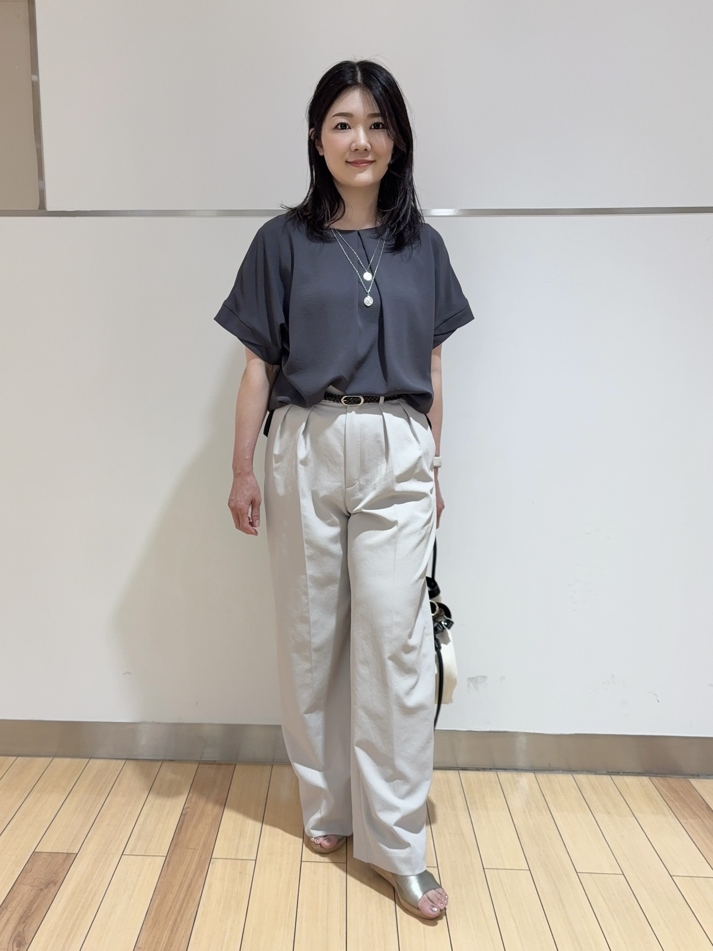 misaさんの「UNTITLED｜【前後2WAY/はっ水/セットアップ可】リラクシーフレンチスリーブブラウス」を使ったコーディネート