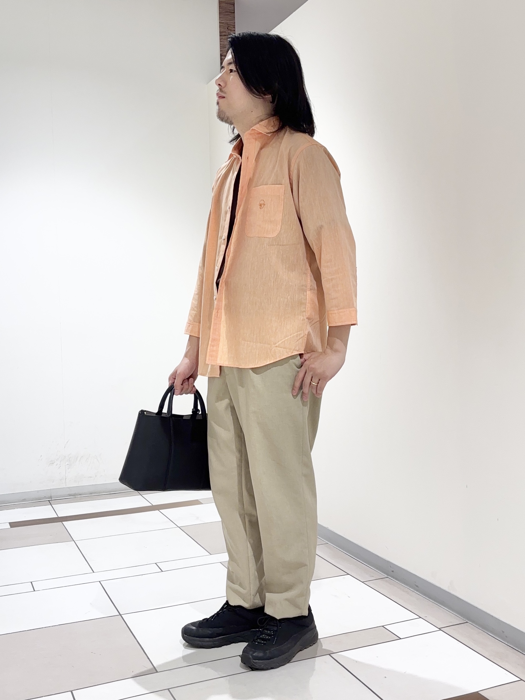及川さんの「TAKEO KIKUCHI｜【接触冷感】ハイブリッド リネン 七分袖シャツ」を使ったコーディネート