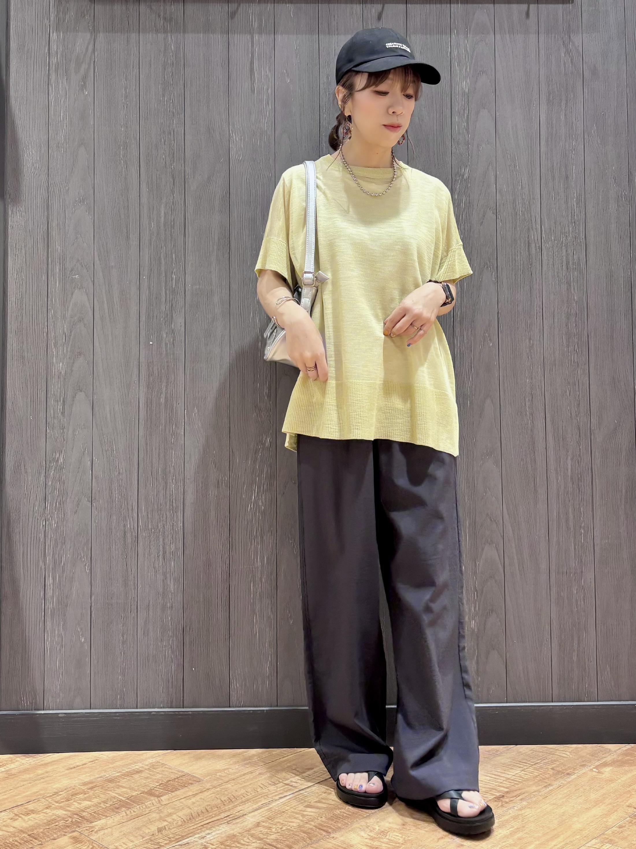 meiさんの「SHOO･LA･RUE｜【2点セット/S-LL/体型カバー】大人のこなれレイヤード シアーニット+タンクトップ」を使ったコーディネート