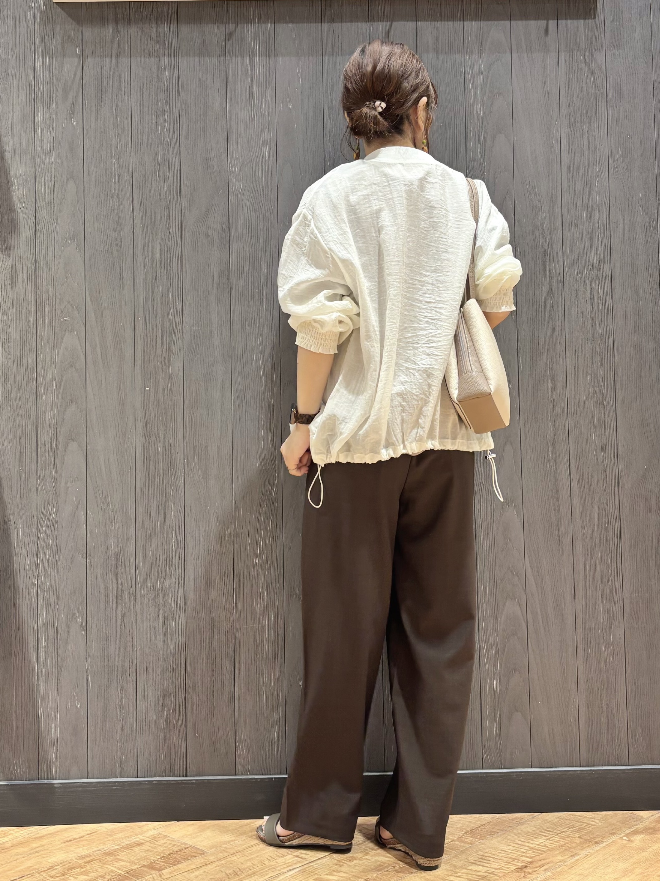 meiさんの「SHOO･LA･RUE｜【S-LL/洗濯機可】1枚持っておくと安心 程よい透け感のシアーリブブルゾン」を使ったコーディネート