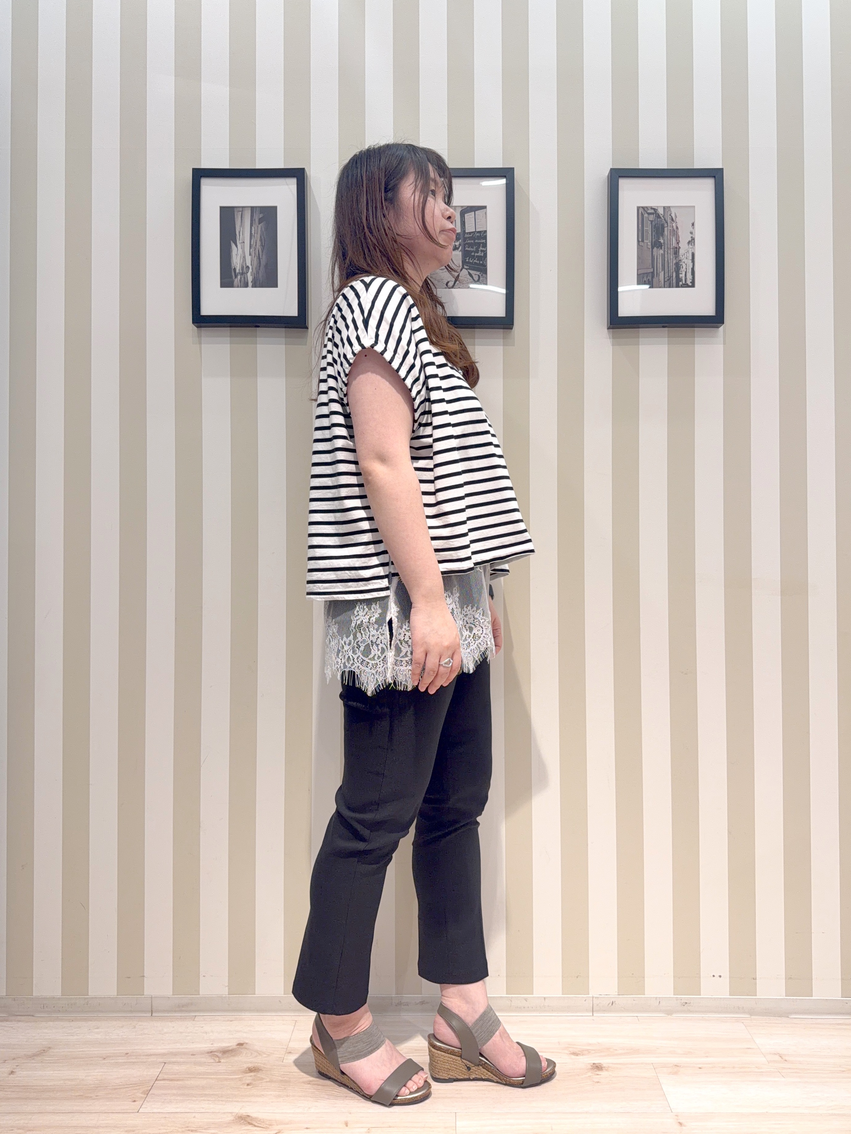 MIYUKIさんの「SHOO･LA･RUE｜【ひんやり/洗濯機可】シンプルにこなれて見せる お袖ギャザードルマンTシャツ」を使ったコーディネート