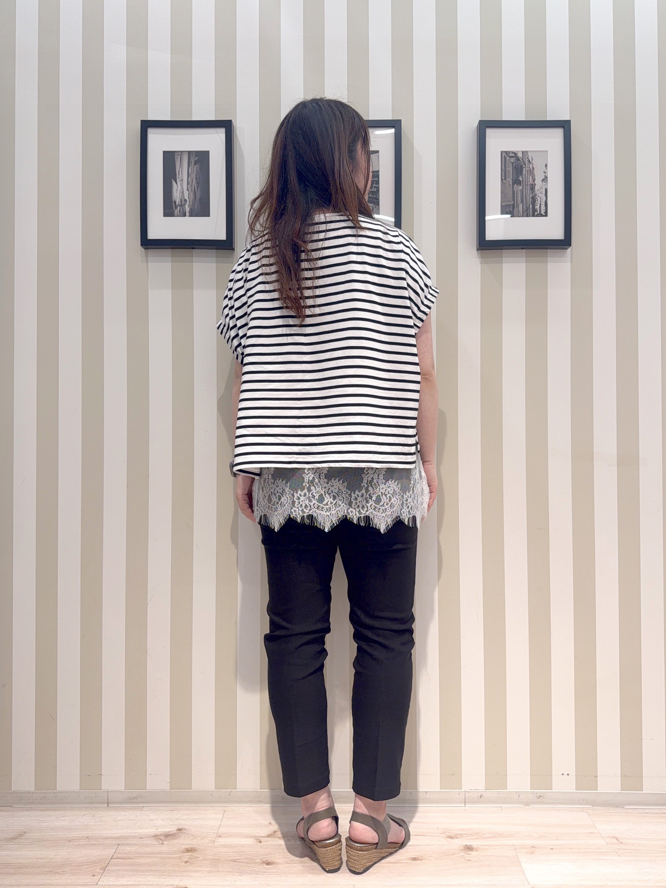 MIYUKIさんの「SHOO･LA･RUE｜【ひんやり/洗濯機可】シンプルにこなれて見せる お袖ギャザードルマンTシャツ」を使ったコーディネート