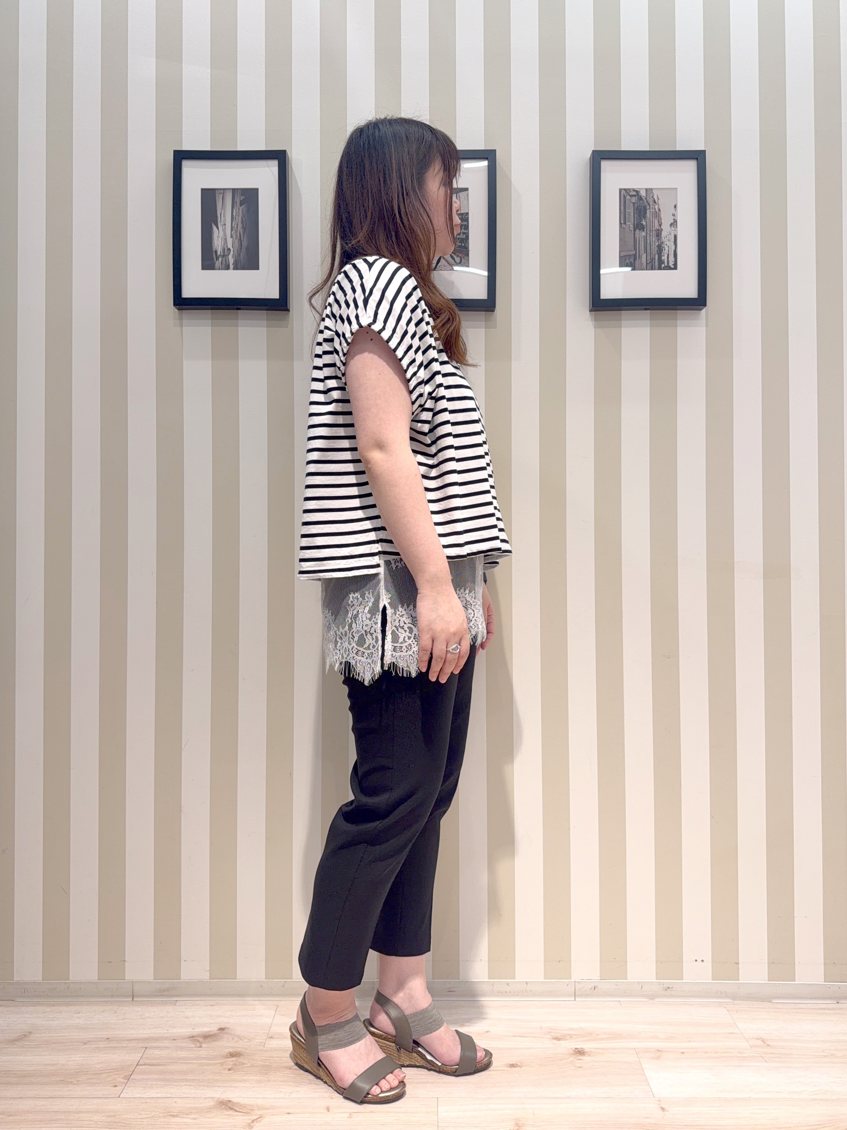 MIYUKIさんの「SHOO･LA･RUE｜【ひんやり/洗濯機可】シンプルにこなれて見せる お袖ギャザードルマンTシャツ」を使ったコーディネート
