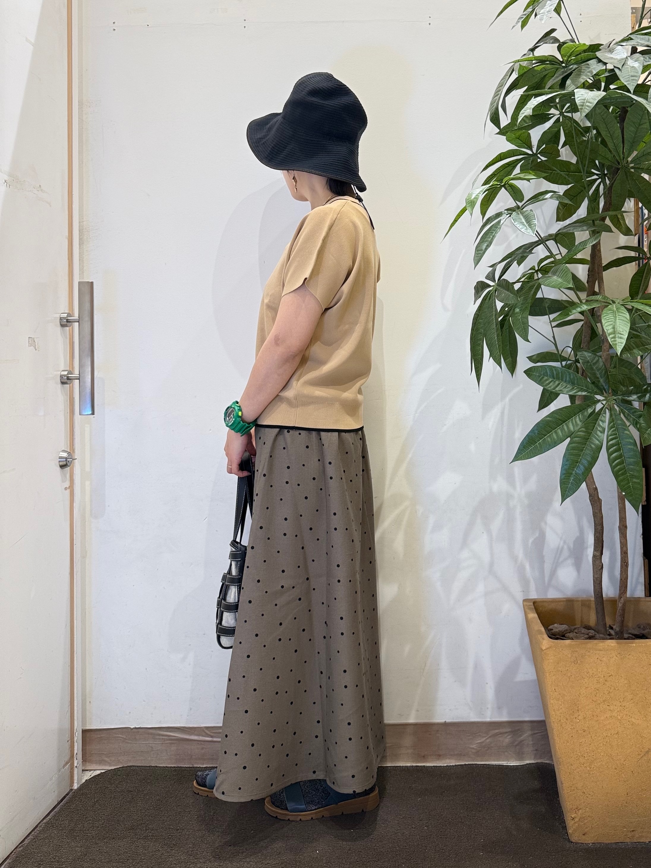 misakiさんの「SHOO･LA･RUE｜【毎日洗える/ひんやり/UV/S-LL】 毛玉になりにくい配色ボウタイ半袖ニット」を使ったコーディネート