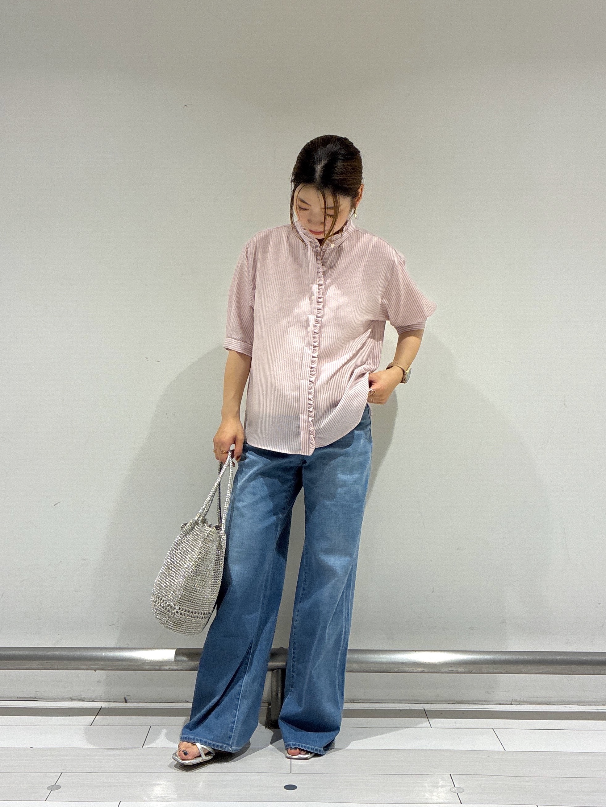 Rinさんの「UNTITLED｜【接触冷感/通気性/洗える】スタンドカラーフリルブラウス」を使ったコーディネート