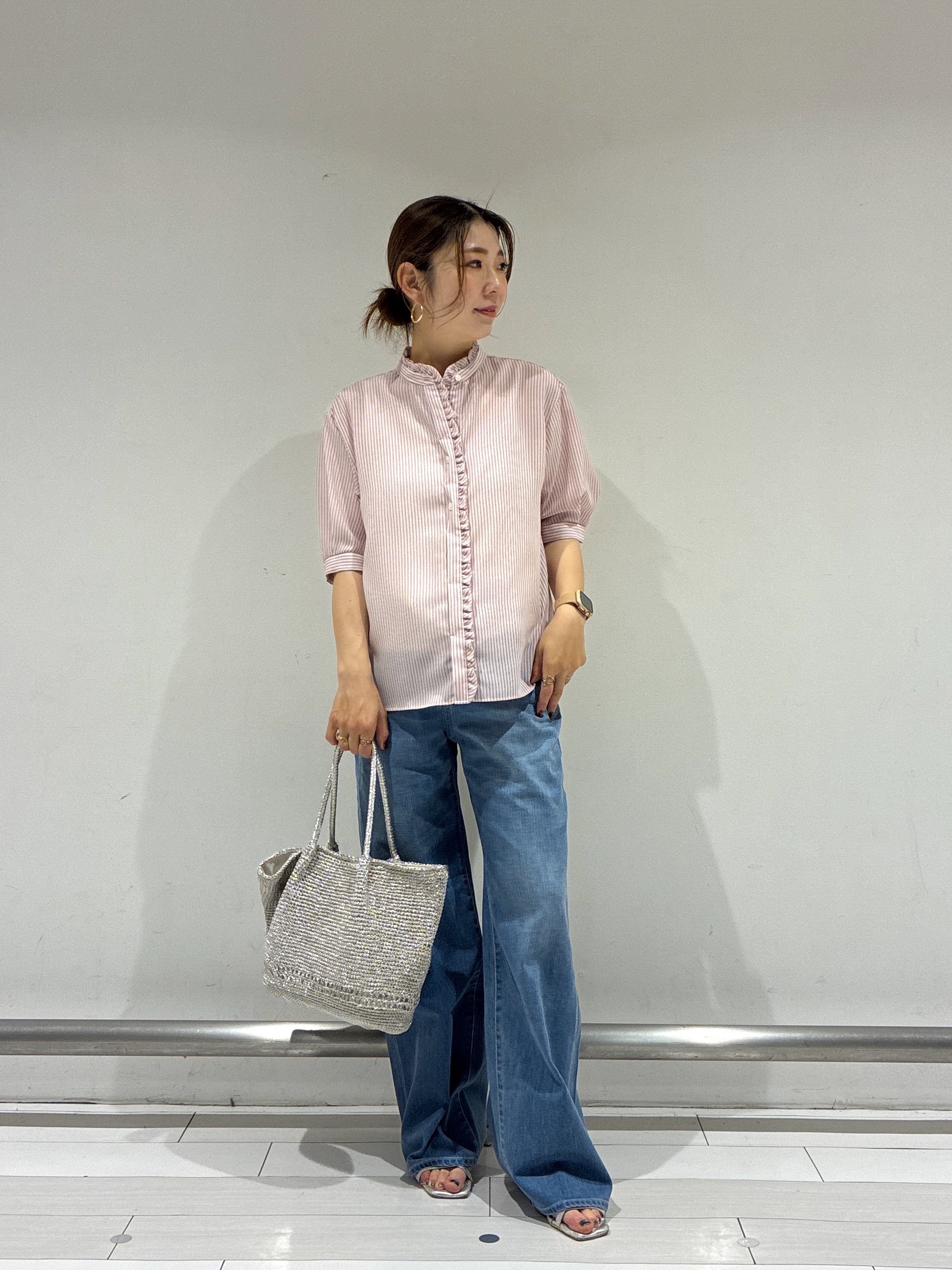 Rinさんの「UNTITLED｜【接触冷感/通気性/洗える】スタンドカラーフリルブラウス」を使ったコーディネート