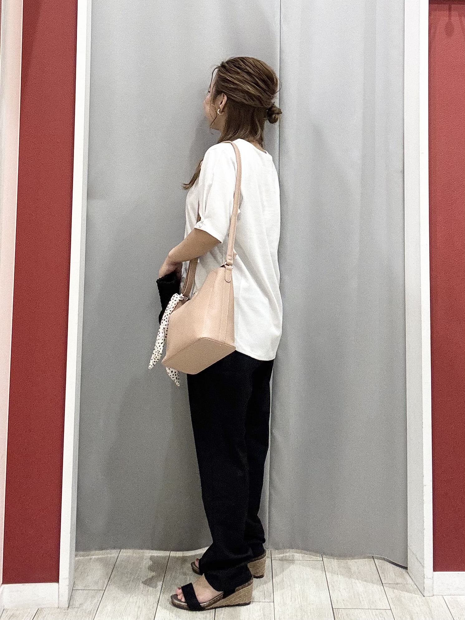shioさんの「SHOO･LA･RUE｜【2点セット/洗濯機可/S-LL】お袖パールがアクセント ネックレス付きトップス」を使ったコーディネート