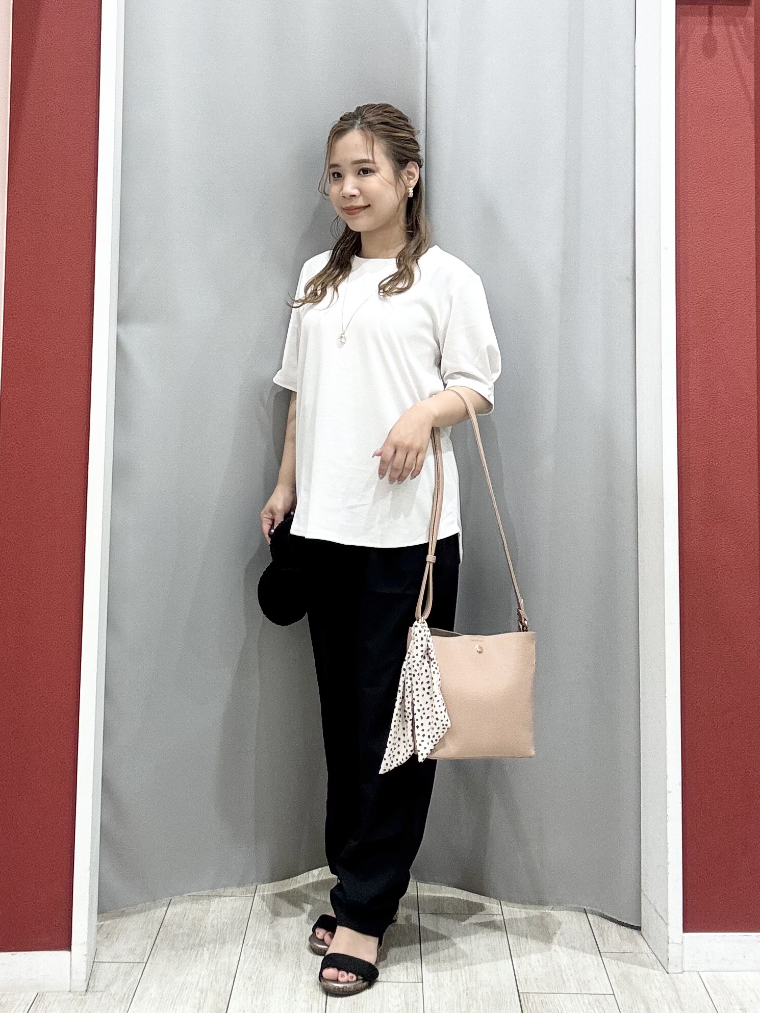 shioさんの「SHOO･LA･RUE｜【2点セット/洗濯機可/S-LL】お袖パールがアクセント ネックレス付きトップス」を使ったコーディネート