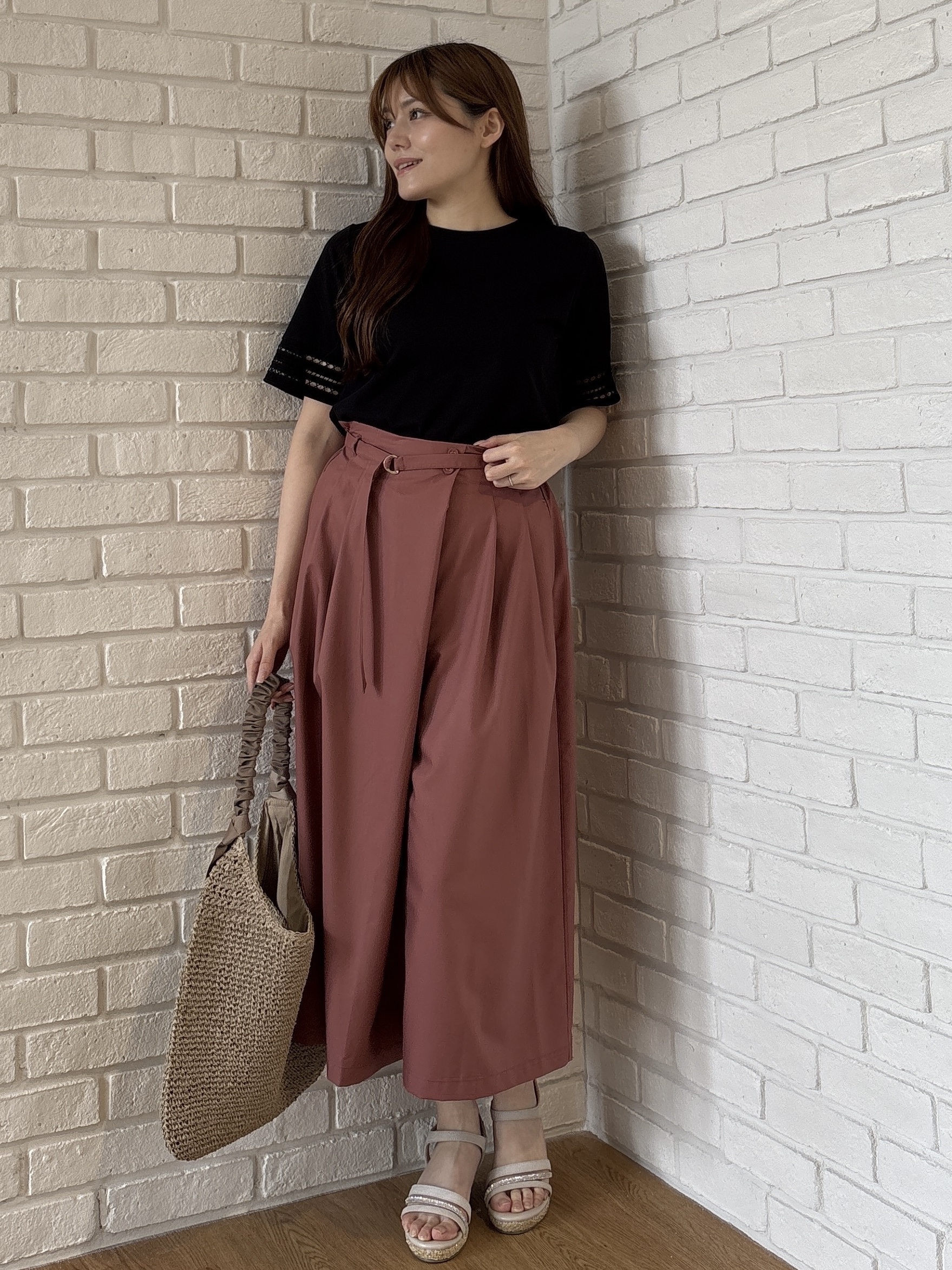 sayaさんの「grove｜【二の腕カバー/UV・ひんやり】袖口透かし刺繍Tシャツ」を使ったコーディネート