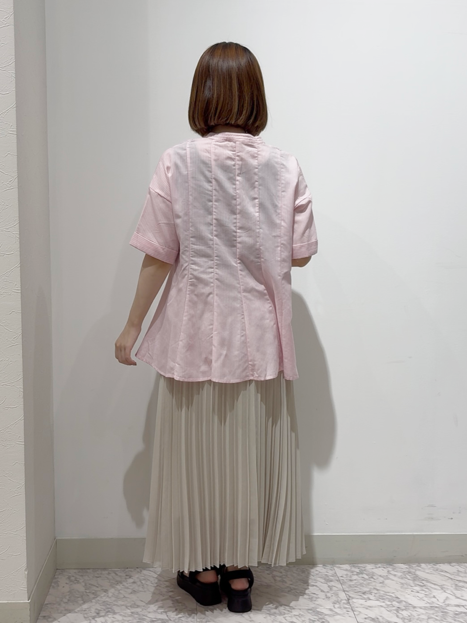しかっちさんの「grove｜【洗濯機OK・ひんやり】さらっと軽やか、夏のフレアシャツ」を使ったコーディネート