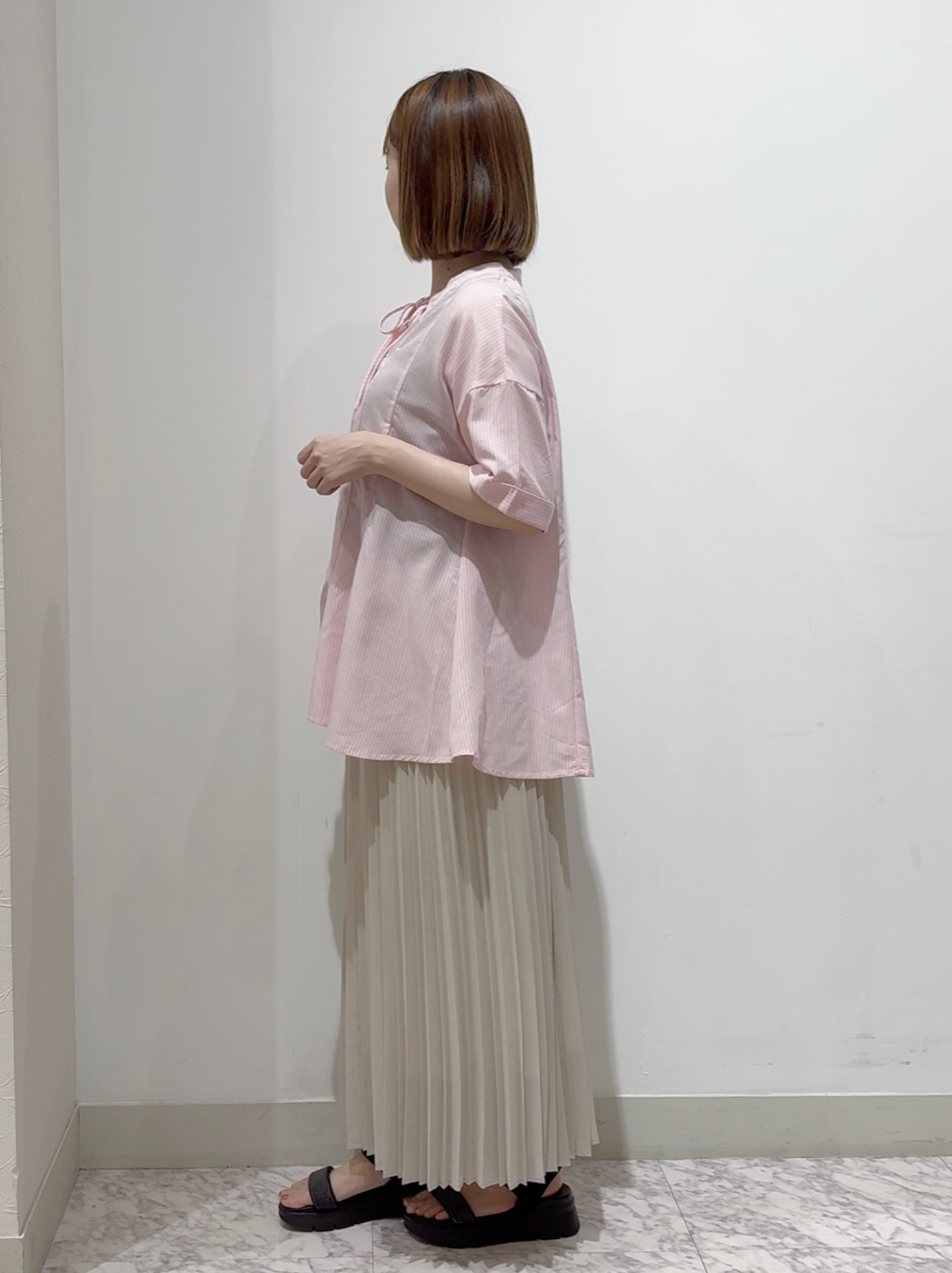 しかっちさんの「grove｜【洗濯機OK・ひんやり】さらっと軽やか、夏のフレアシャツ」を使ったコーディネート