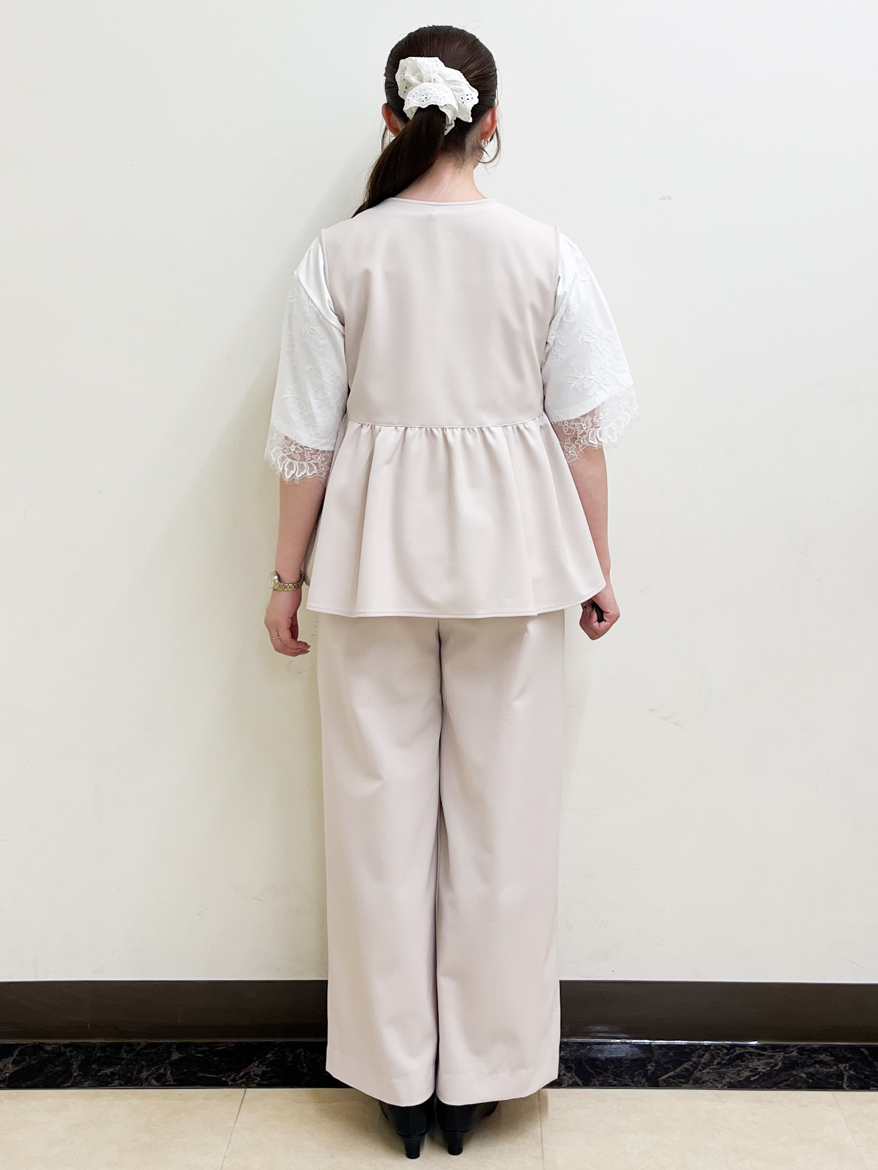 mikikoさんの「Reflect｜【単品使い◎】ペプラムベスト＋リラクシーパンツセット」を使ったコーディネート