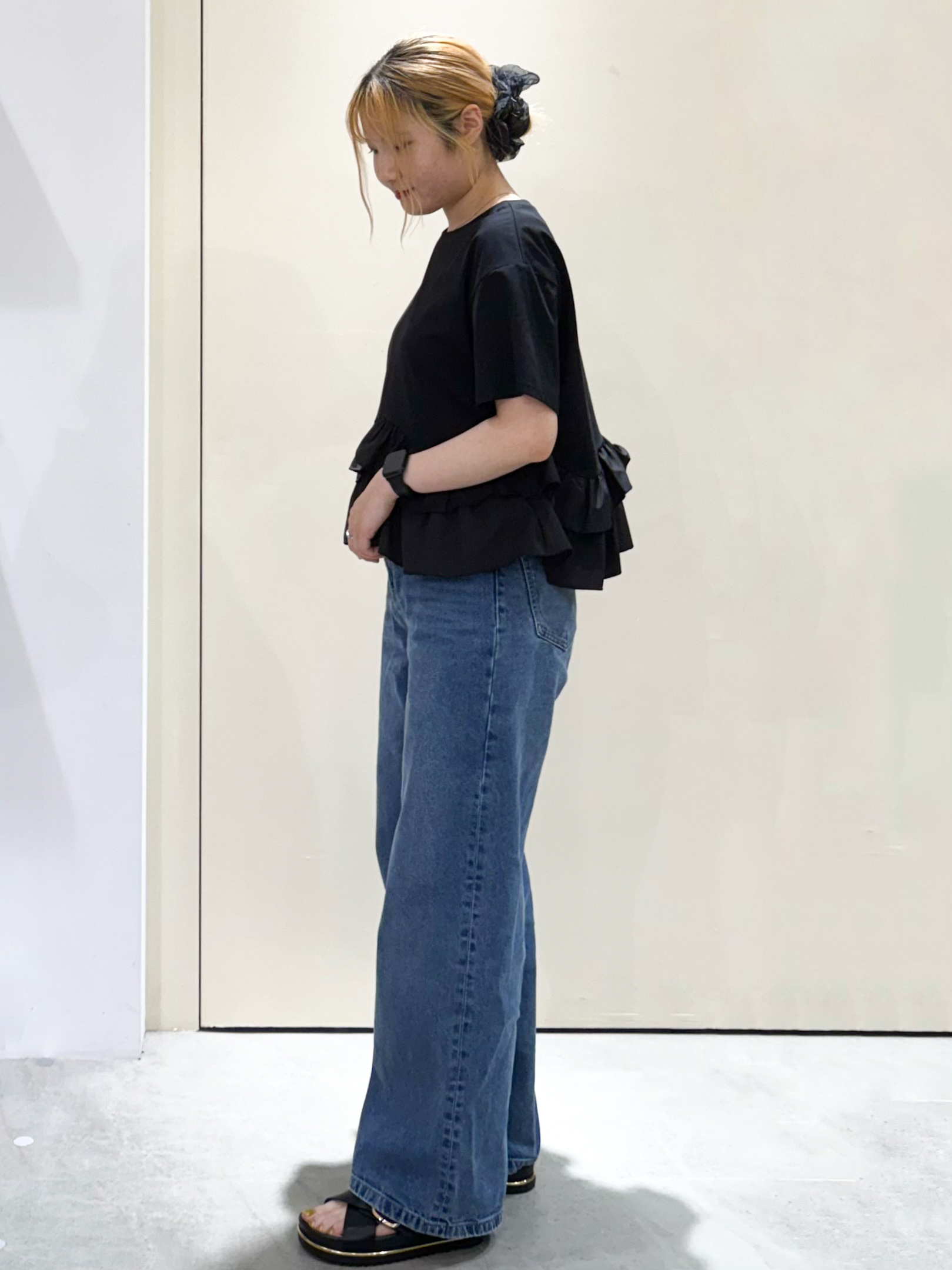 sayaさんの「OPAQUE.CLIP｜裾フリルドッキングTシャツ【洗濯機OK】」を使ったコーディネート