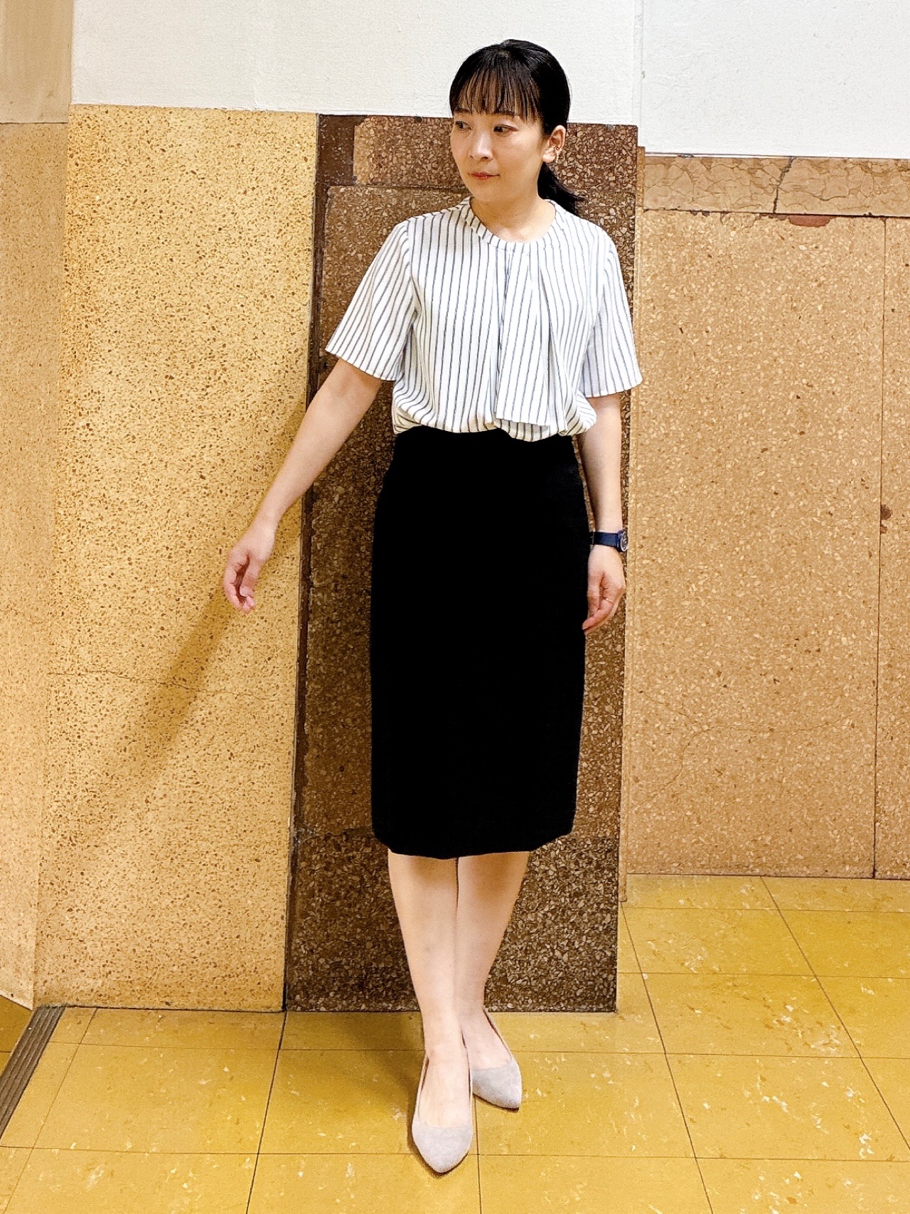 hattoriさんの「INDIVI｜【洗える／UVケア】ストライプ柄＆無地 ボウタイ風 半袖ブラウス」を使ったコーディネート