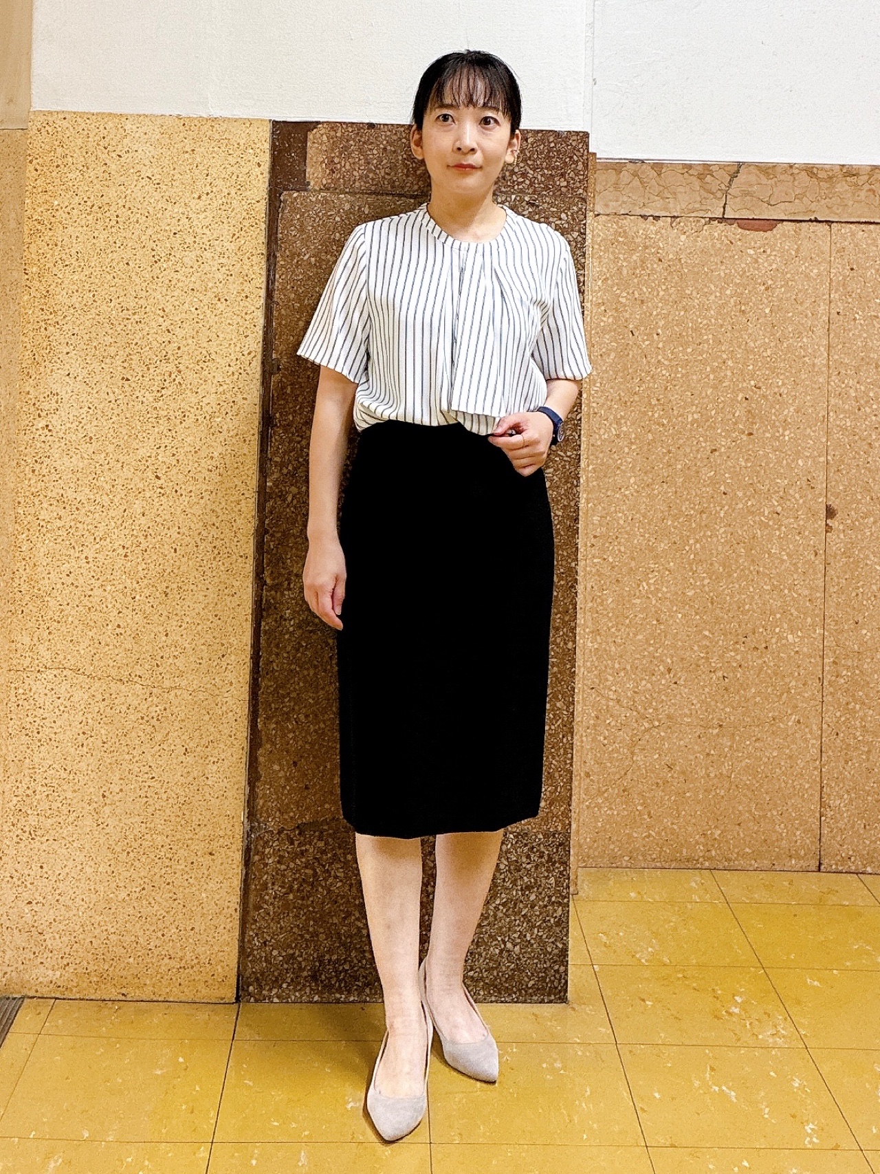 hattoriさんの「INDIVI｜【洗える／UVケア】ストライプ柄＆無地 ボウタイ風 半袖ブラウス」を使ったコーディネート