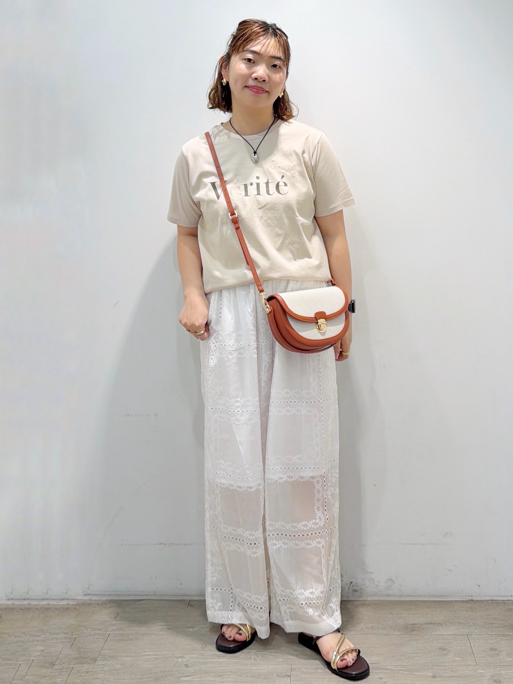 sumicaさんの「OPAQUE.CLIP｜ロゴプリント刺繍アソートTシャツ【洗濯機OK】」を使ったコーディネート