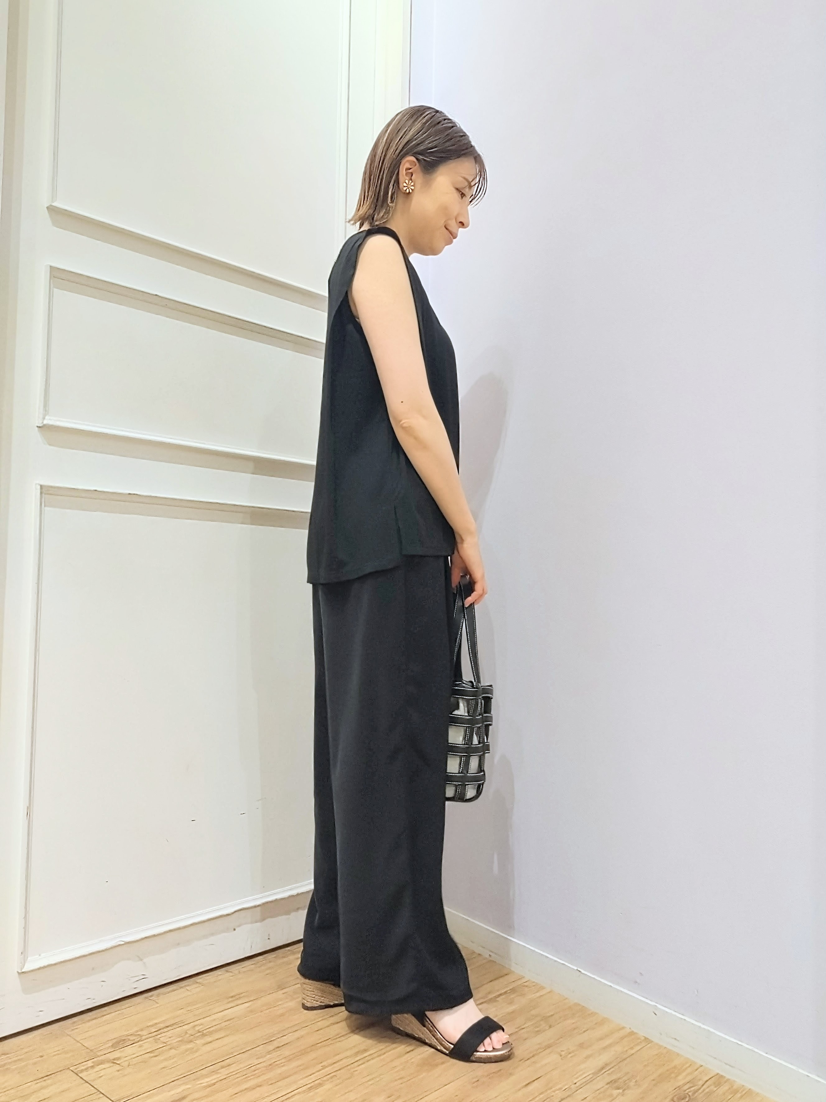 miomioさんの「SHOO･LA･RUE｜【UVカット/接触冷感】とろみタックノースリーブトップス」を使ったコーディネート