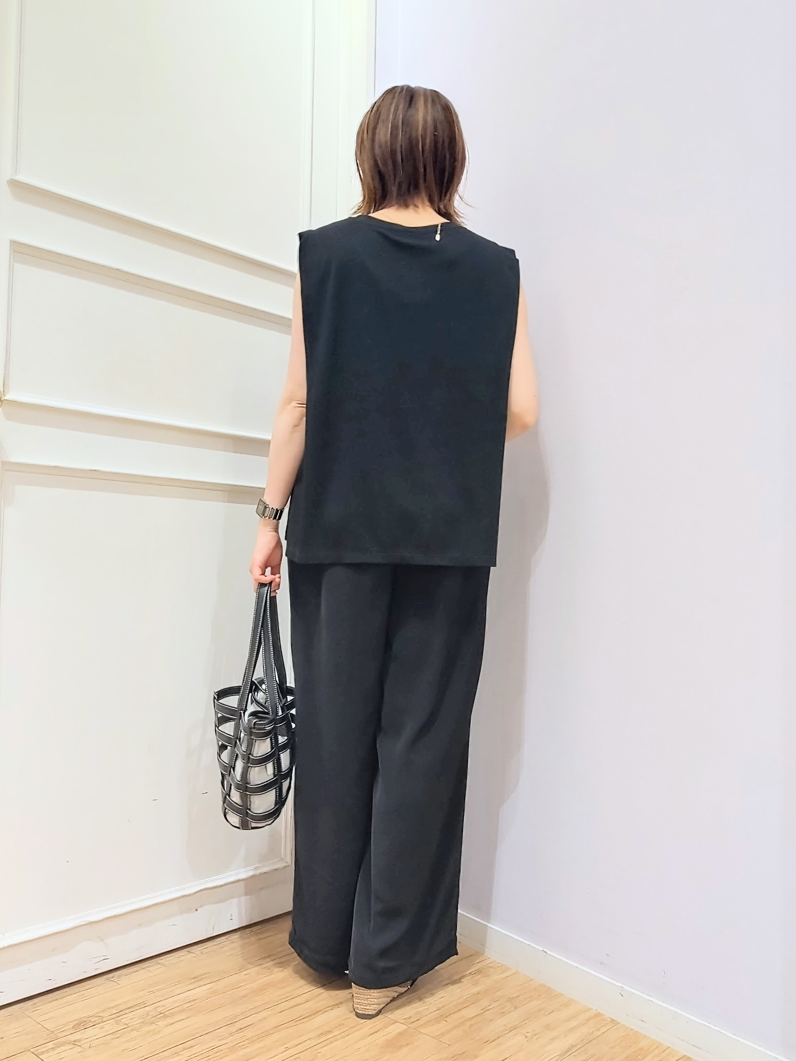 miomioさんの「SHOO･LA･RUE｜【UVカット/接触冷感】とろみタックノースリーブトップス」を使ったコーディネート