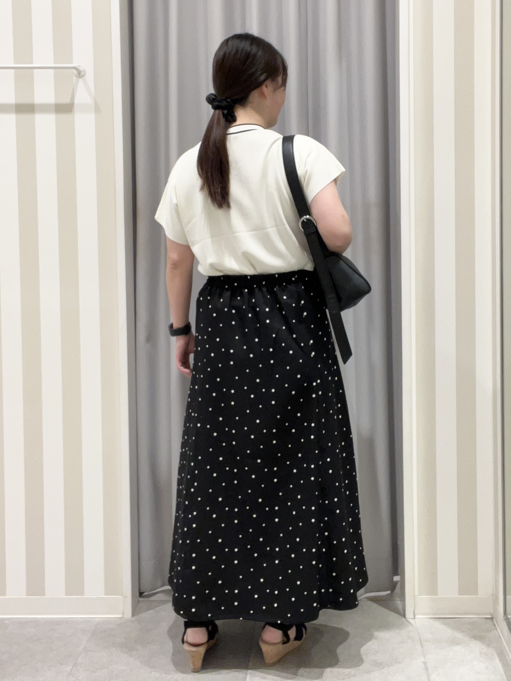 もーりぃさんの「SHOO･LA･RUE｜【毎日洗える/ひんやり/UV/S-LL】 毛玉になりにくい配色ボウタイ半袖ニット」を使ったコーディネート