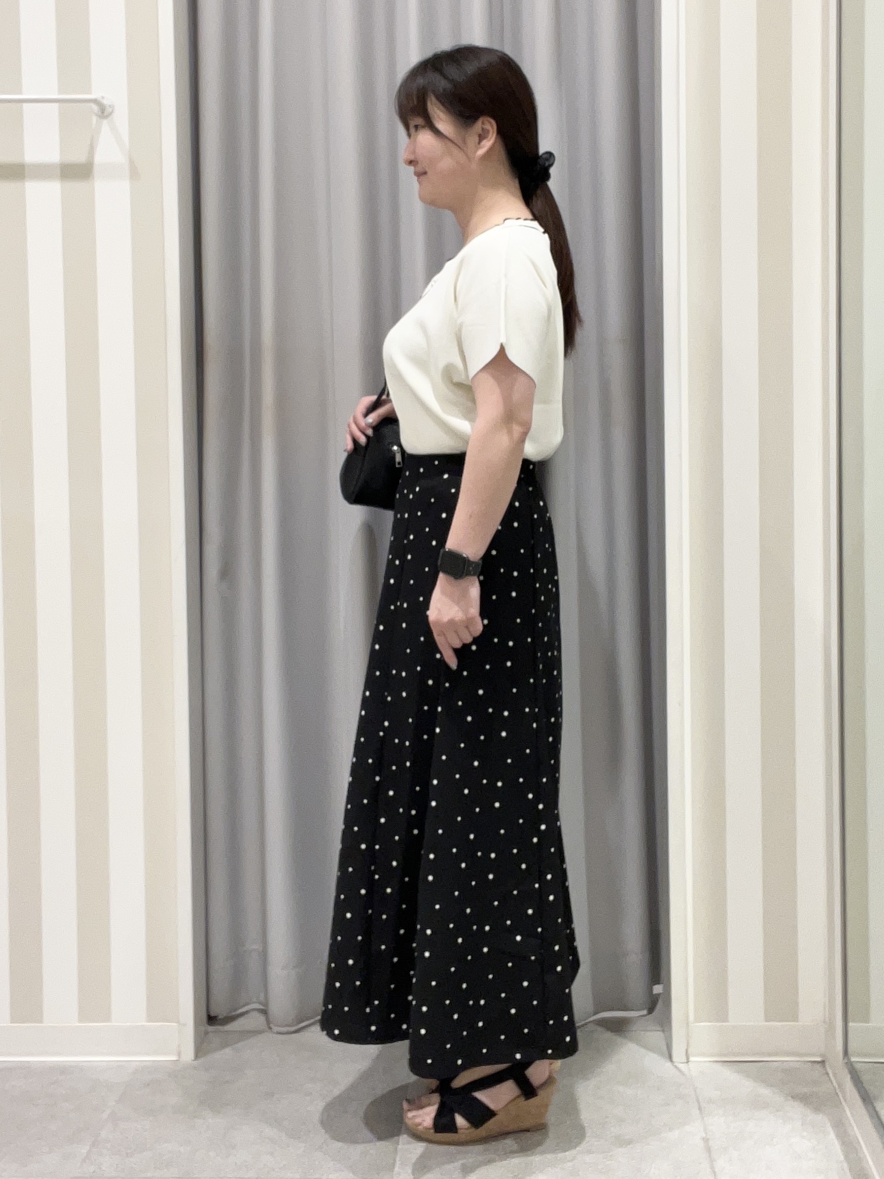 もーりぃさんの「SHOO･LA･RUE｜【毎日洗える/ひんやり/UV/S-LL】 毛玉になりにくい配色ボウタイ半袖ニット」を使ったコーディネート