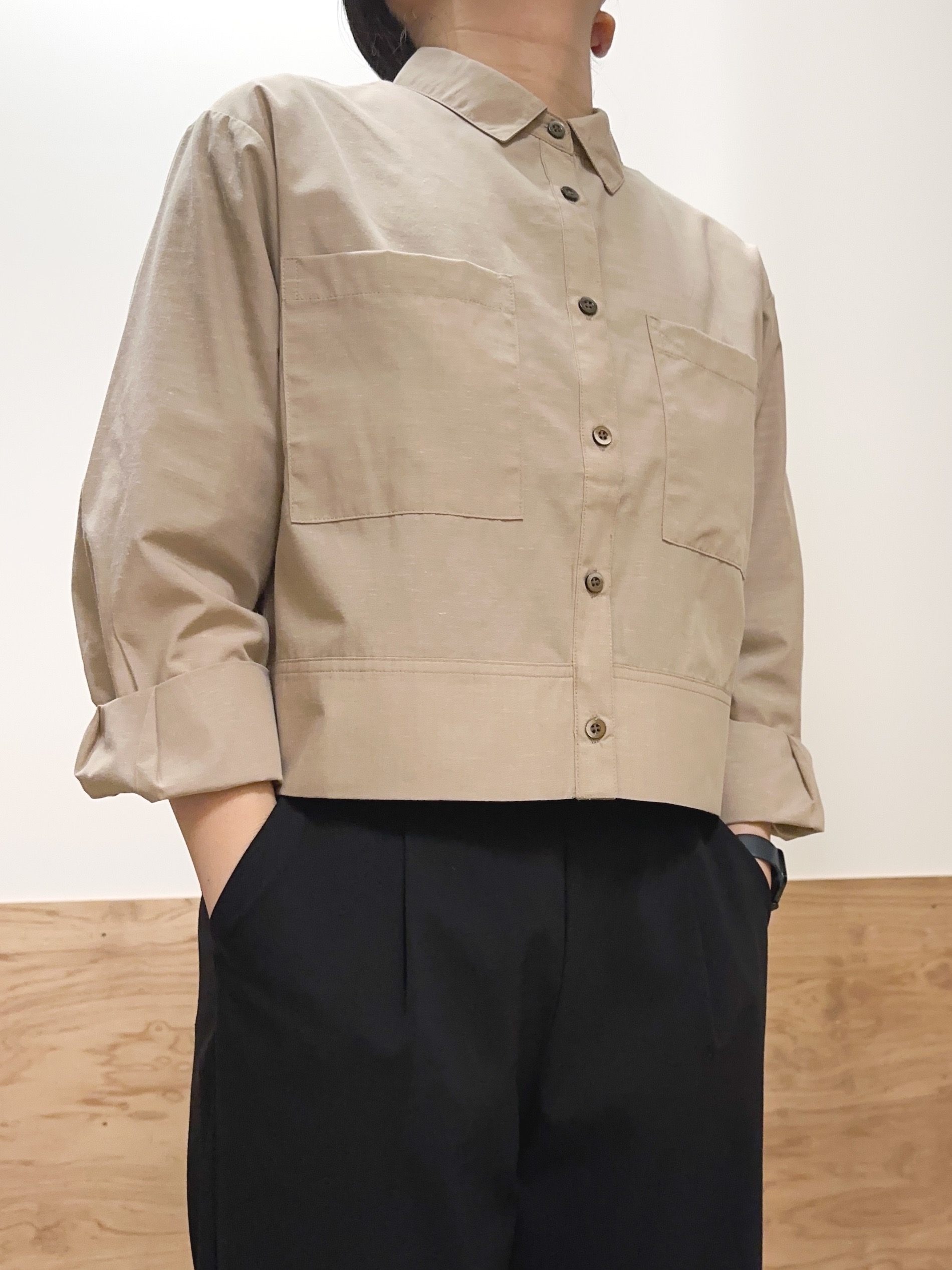 すーさんの「grove｜【貴島明日香さん着用／イージーケア／接触冷感】麻混クロップドシャツ」を使ったコーディネート