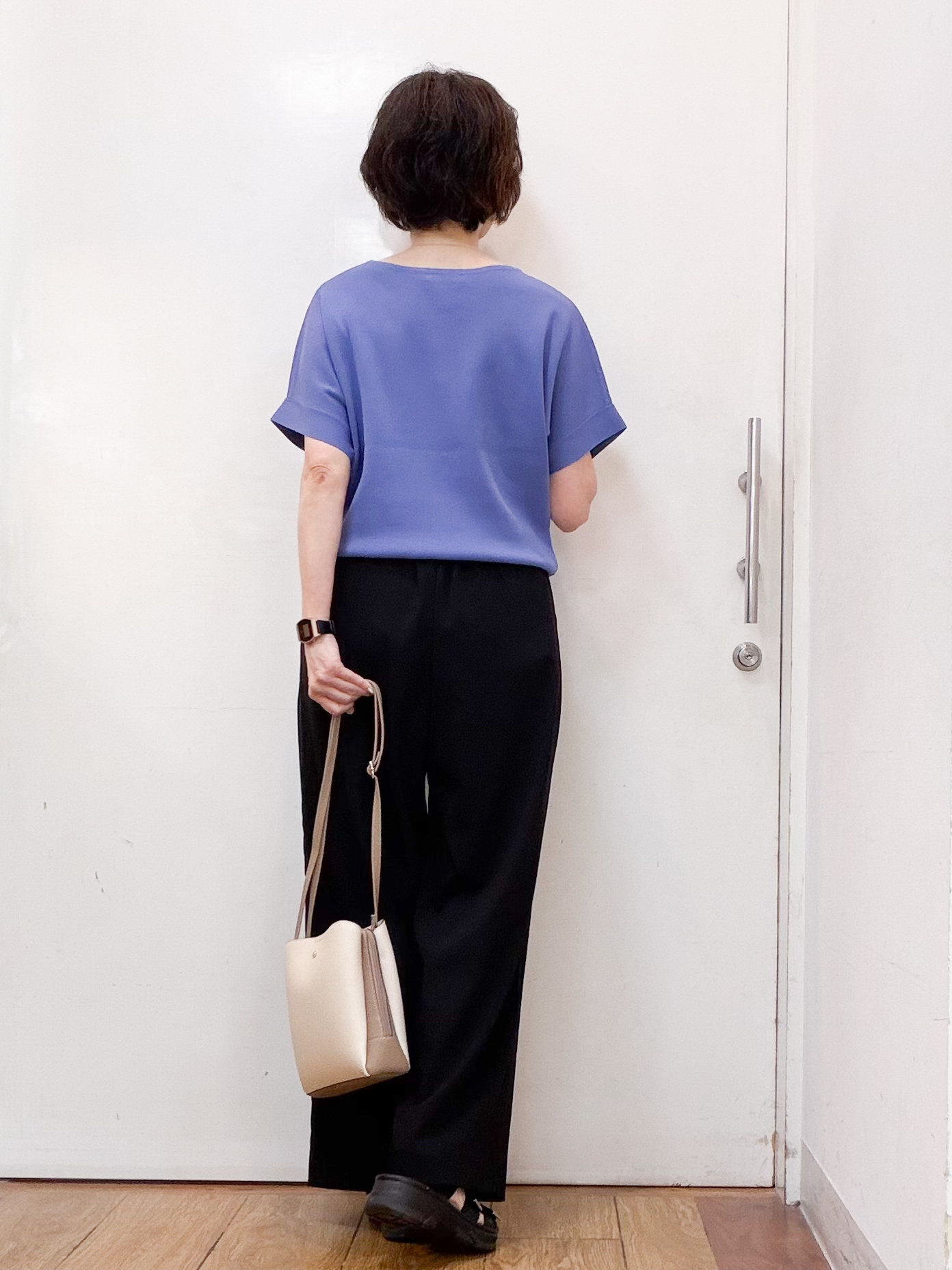 みぃさんの「SHOO･LA･RUE｜【毎日洗える/ひんやり/UV/S-LL】二の腕隠れる さらっとドルマン半袖ニット」を使ったコーディネート